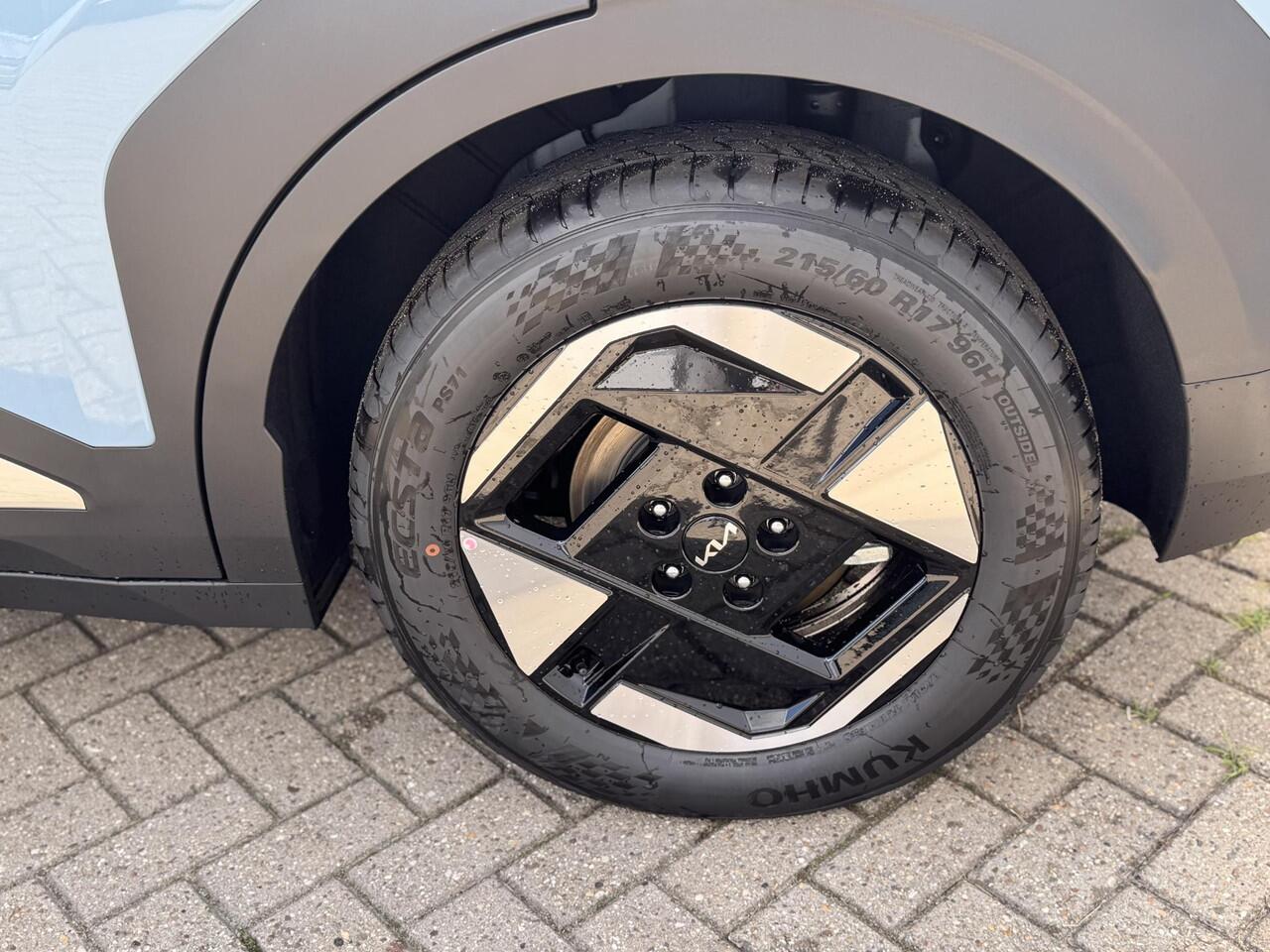 KIA EV3 Plus 58.3 kWh | Privacy Glass | Adaptive Cruise | Stoel- en stuurwielverwarming | Dodehoekassistentie |