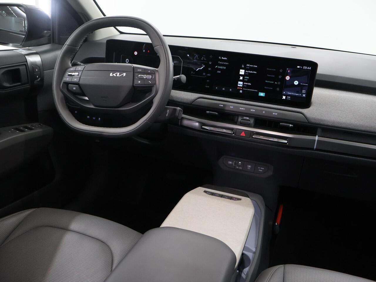 KIA EV3 Plus Advanced 58.3 kWh | SOH 99% | Panoramadak | Harman / Kardon | Dodehoekdetectie | Elektr. Achterklep | Stoel/Stuurverwarming |