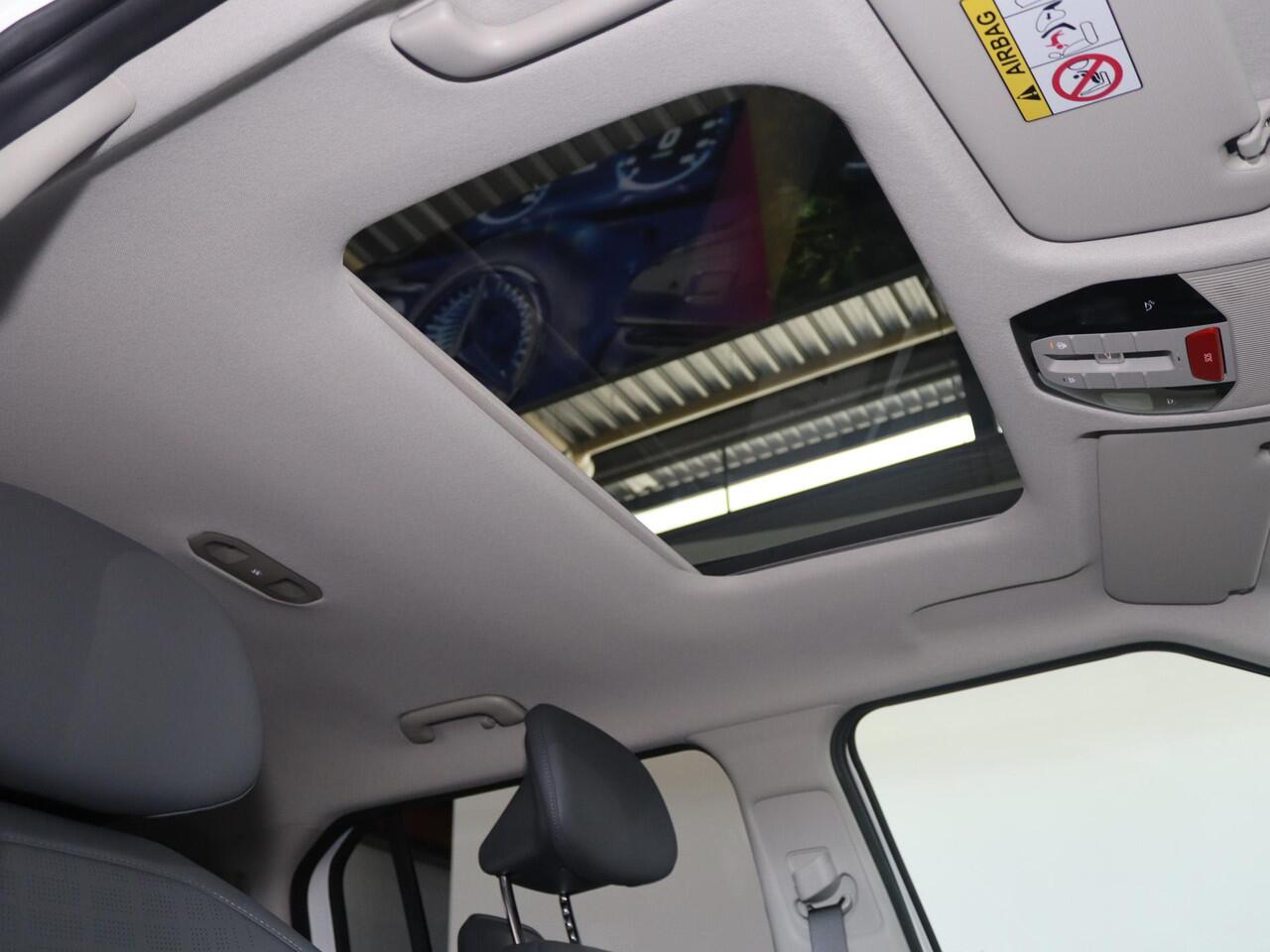 KIA EV3 Plus Advanced 58.3 kWh | Trekhaak | Panoramaschuifdak | 19" velgen | Harman Kardon | Privacy Glass | Stoel- en stuurwielverwarming |