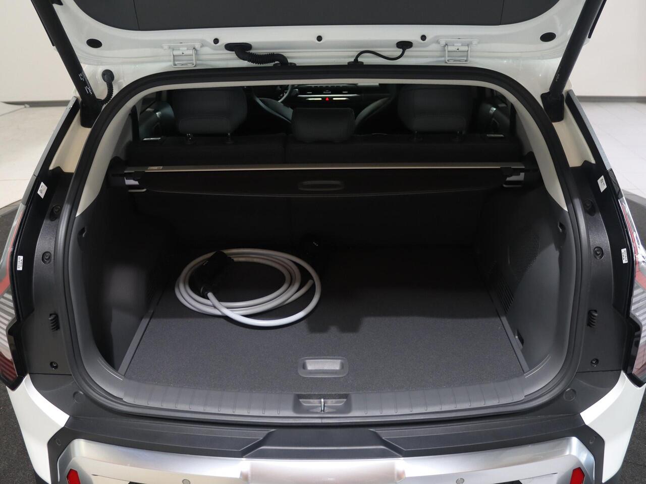 KIA EV3 Plus Advanced 58.3 kWh | Trekhaak | Panoramaschuifdak | 19" velgen | Harman Kardon | Privacy Glass | Stoel- en stuurwielverwarming |