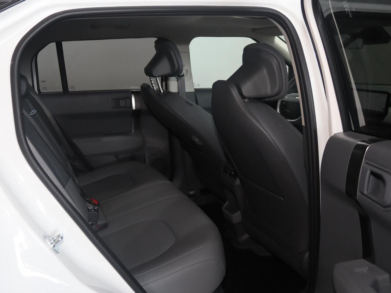 KIA EV3 Plus Advanced 58.3 kWh | Trekhaak | Panoramaschuifdak | 19" velgen | Harman Kardon | Privacy Glass | Stoel- en stuurwielverwarming |