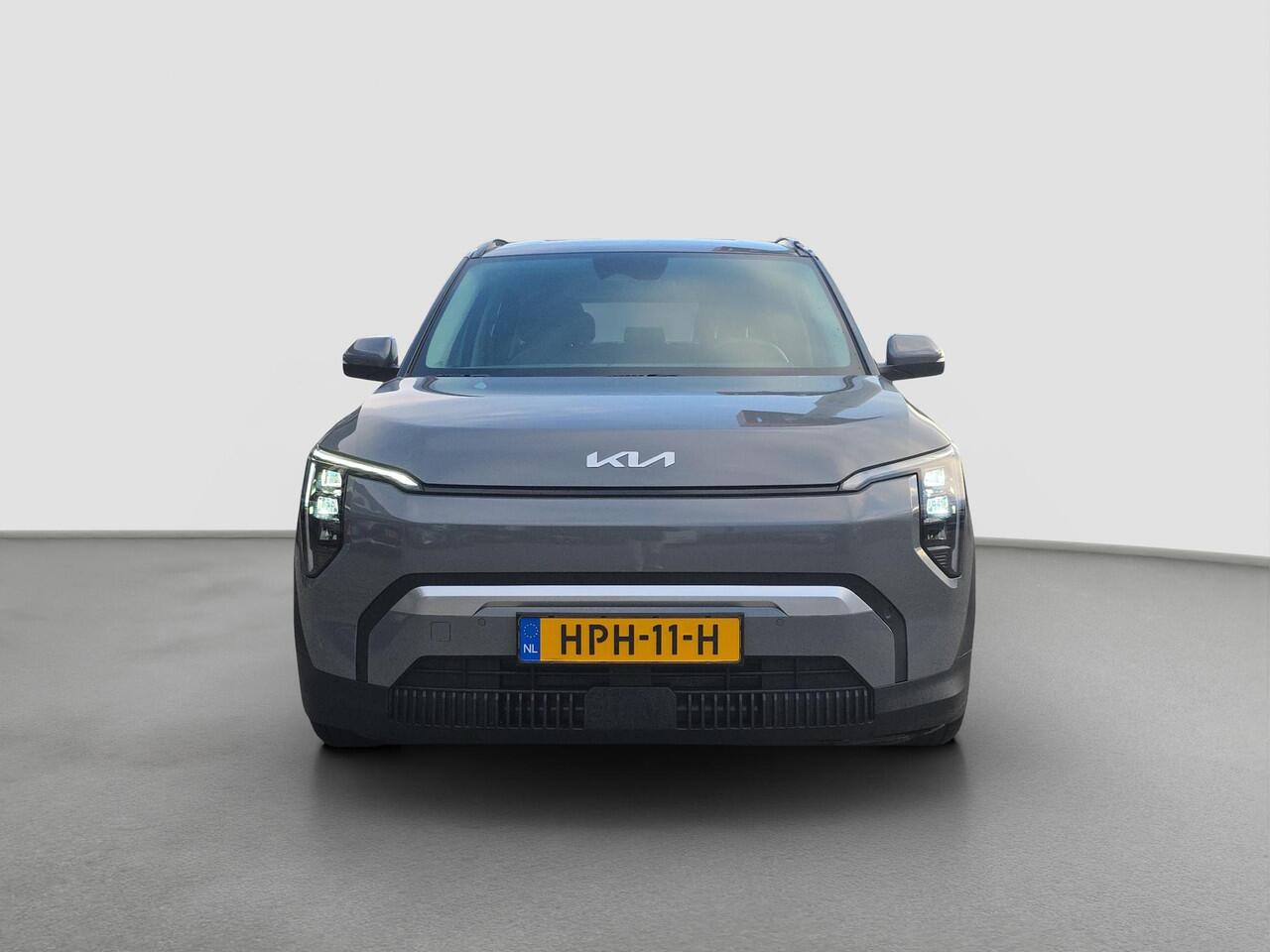 KIA EV3 Air 81.4 kWh | Demo | Adapt. Cruise | Lane-Assist | Climate Control | Long Range | Achteruitrijcamera | Sensoren Voor- En Achter |