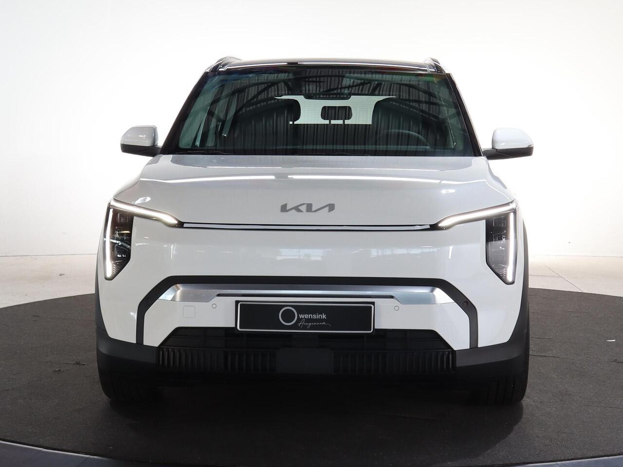 KIA EV3 Plus Advanced 81.4 kWh | SOH 100% | Panoramaschuifdak | 19" velgen | Harman Kardon | Privacy Glass | Stoel- en stuurwielverwarming |