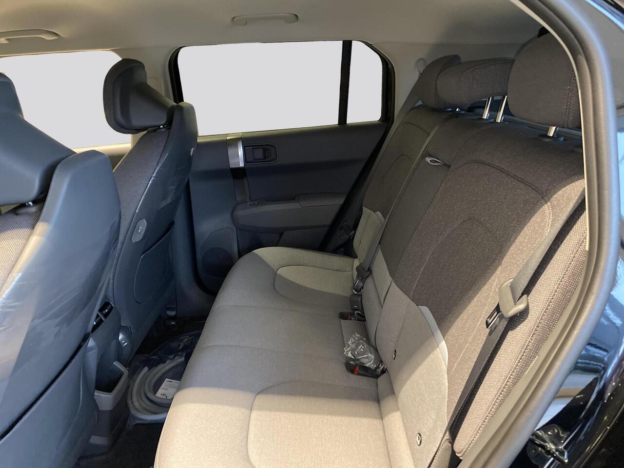 KIA EV3 Plus 58.3 kWh | Parkeersensoren Voor + Achter | Camera | Adaptive Cruise | Keyless | DAB+ | Apple Carplay/ Android Auto