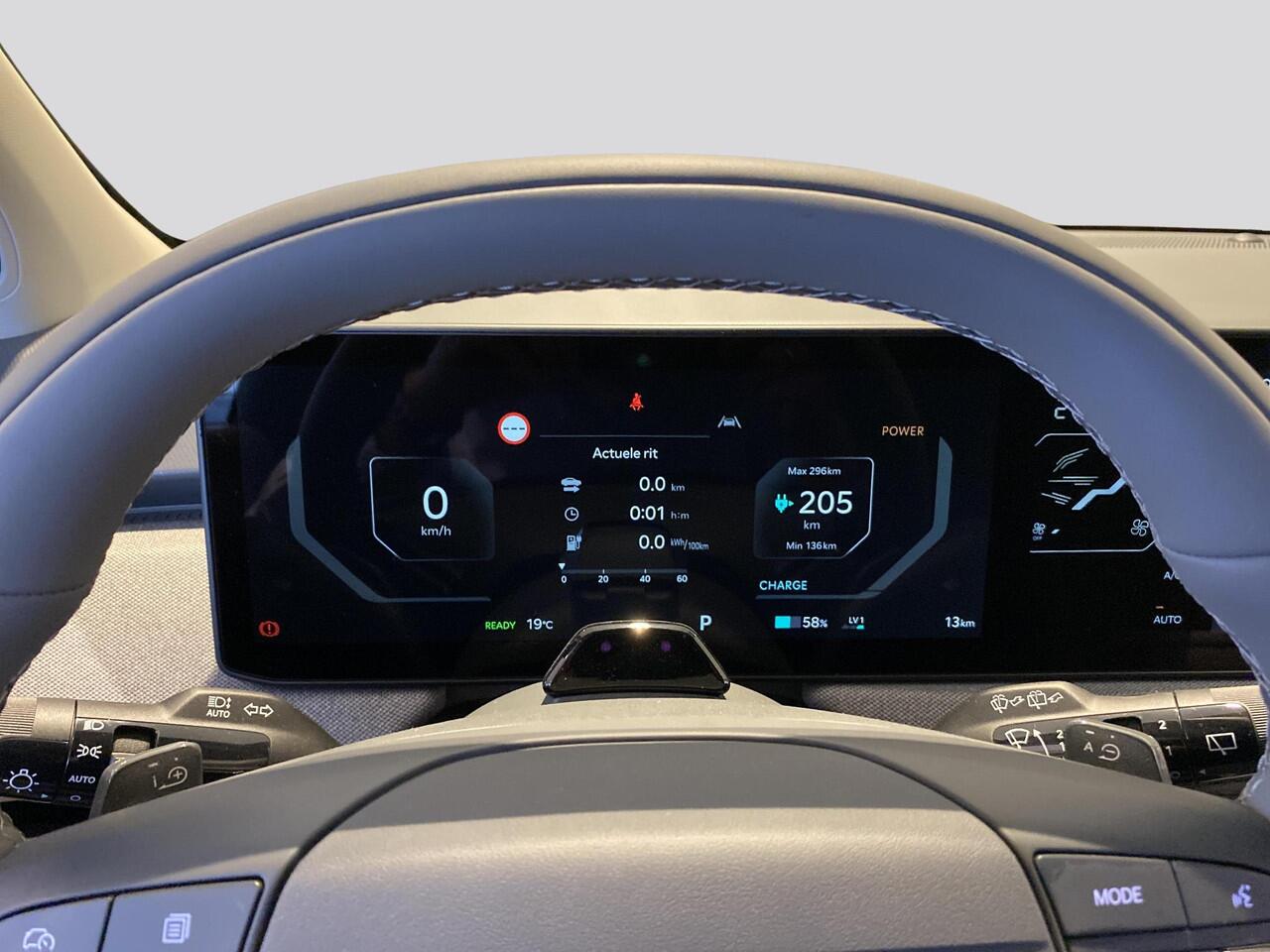 KIA EV3 Plus 58.3 kWh | Parkeersensoren Voor + Achter | Camera | Adaptive Cruise | Keyless | DAB+ | Apple Carplay/ Android Auto