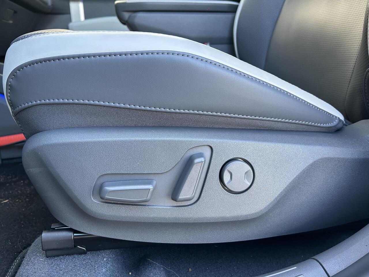 KIA EV3 GT-Line 81.4 kWh | Stoelverwarming Voor & Achter | Cruise | Camera | Sensoren | Navi | Apple Carplay & Android Auto | Key-Less |