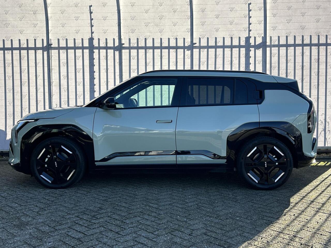 KIA EV3 GT-Line 81.4 kWh | Stoelverwarming Voor & Achter | Cruise | Camera | Sensoren | Navi | Apple Carplay & Android Auto | Key-Less |