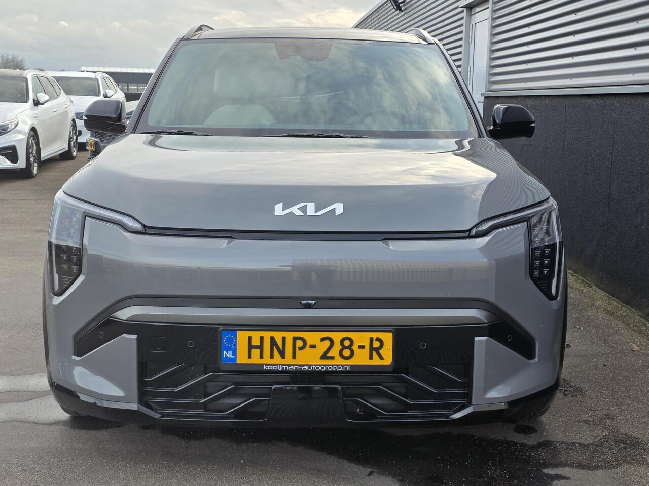 KIA EV3 GT-PlusLine 81.4 kWh Schuif-/kanteldak, 360° camera, Stoel- & stuurwielverwarming, Stoelkoeling navigatie, Apple CarPlay/Android Auto, NL-auto, boekjes compleet