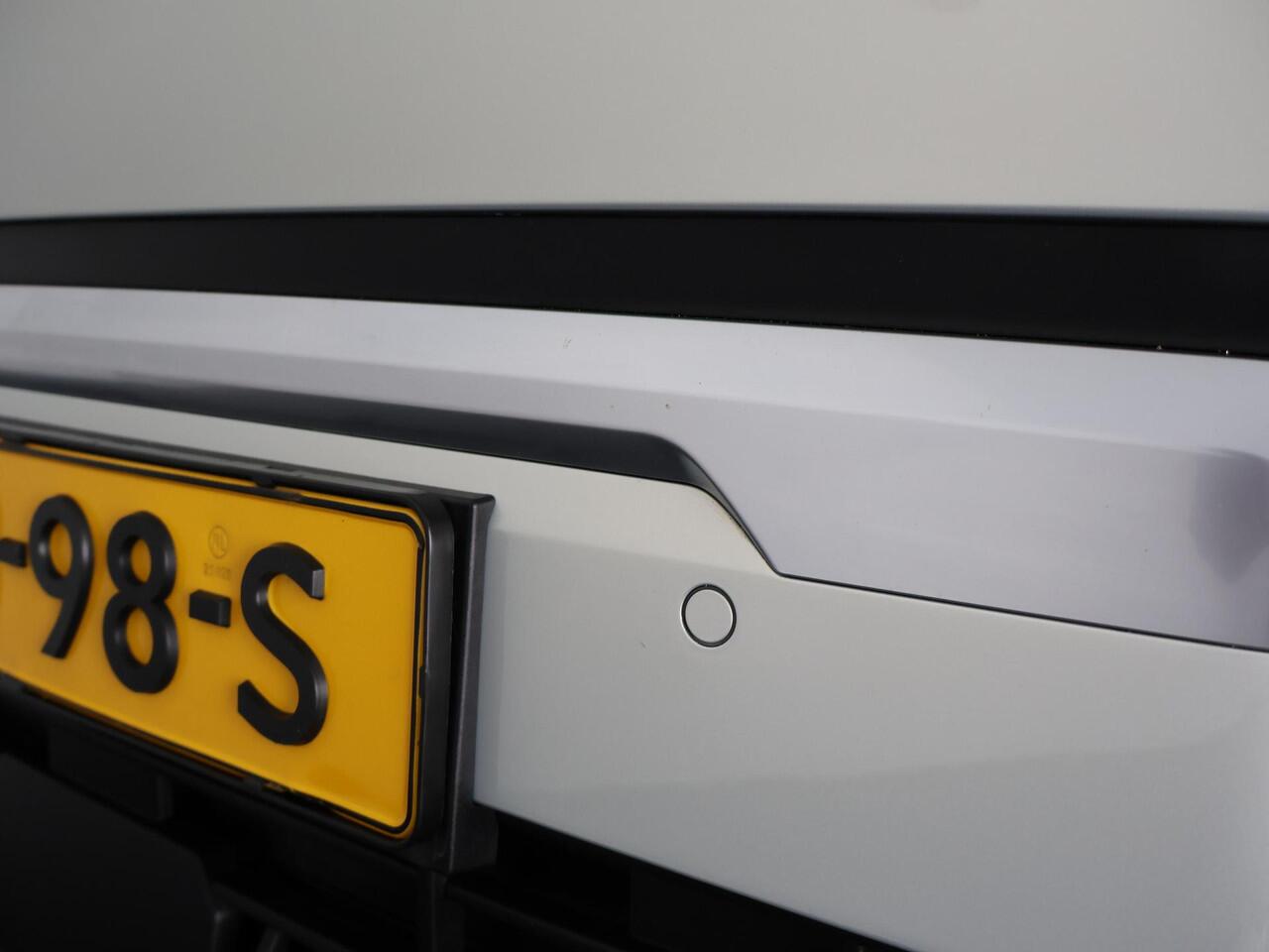 KIA EV3 Plus 81.4 kWh | Navigatie | Stuur-& Stoelverwarming | Parkeersensoren | Camera