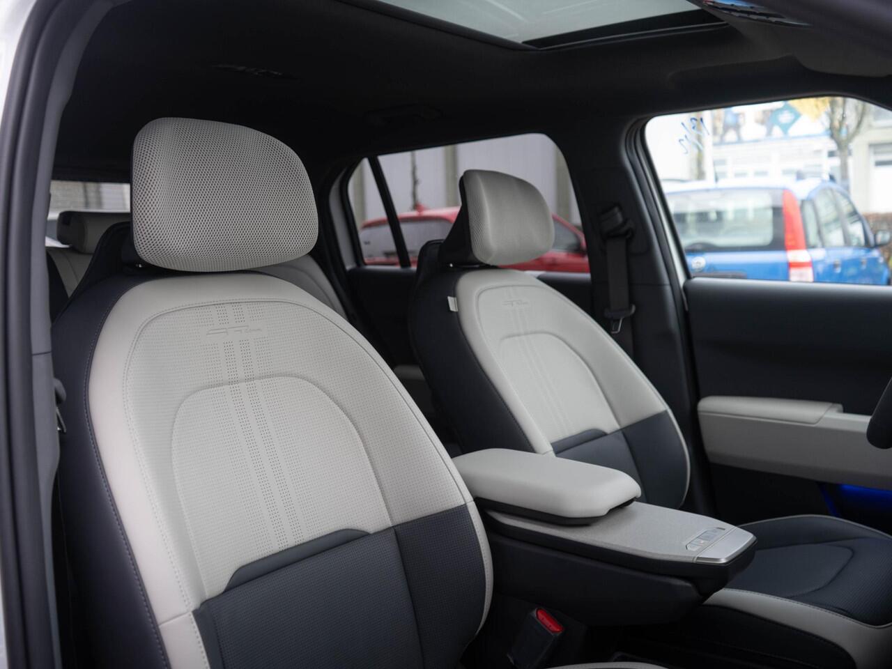 KIA EV3 GT-Line Business Edition 81.4 kWh | OP VOORRAAD | Stoel en stuur verwarming | Carplay/android auto |