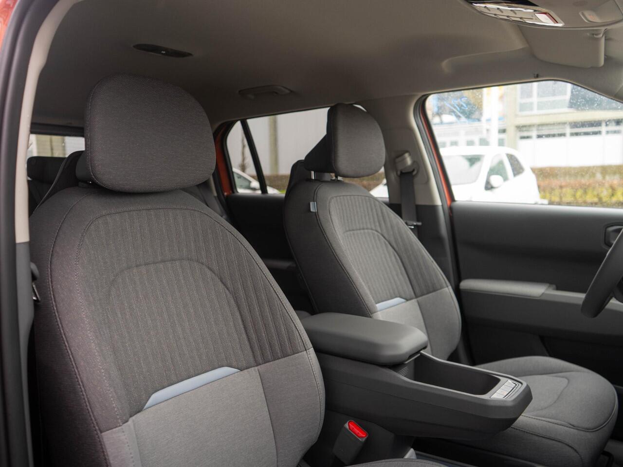 KIA EV3 Plus 58.3 kWh | Binnenkort beschikbaar | Stoel & Stuurverwarming | Apple Carplay | Adapt. Cruise | Camera | 17" | Navi