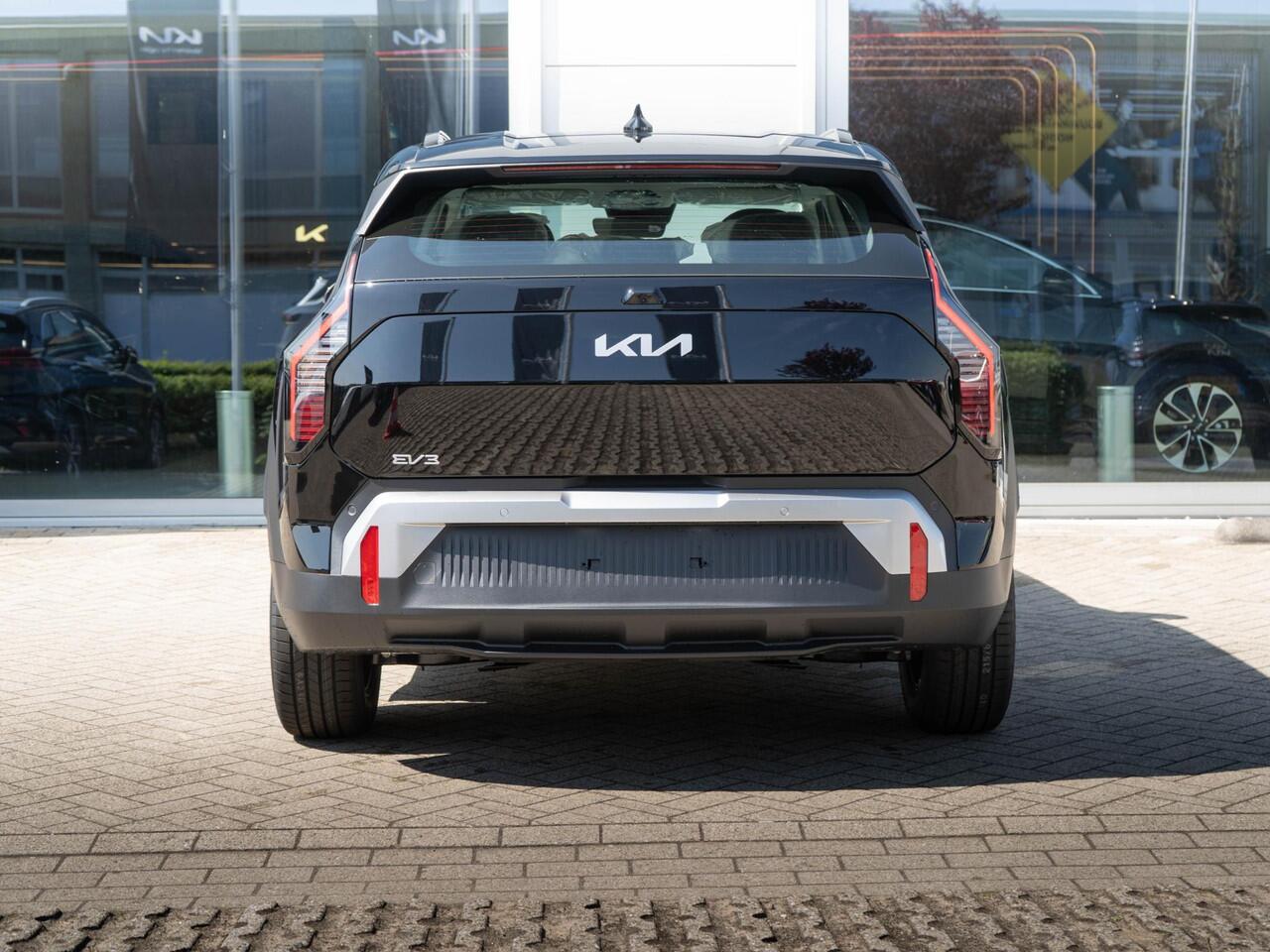 KIA EV3 Plus 58.3 kWh | Binnenkort beschikbaar | Stoel & Stuurverwarming | Apple Carplay | Adapt. Cruise | Camera | 17" | Navi