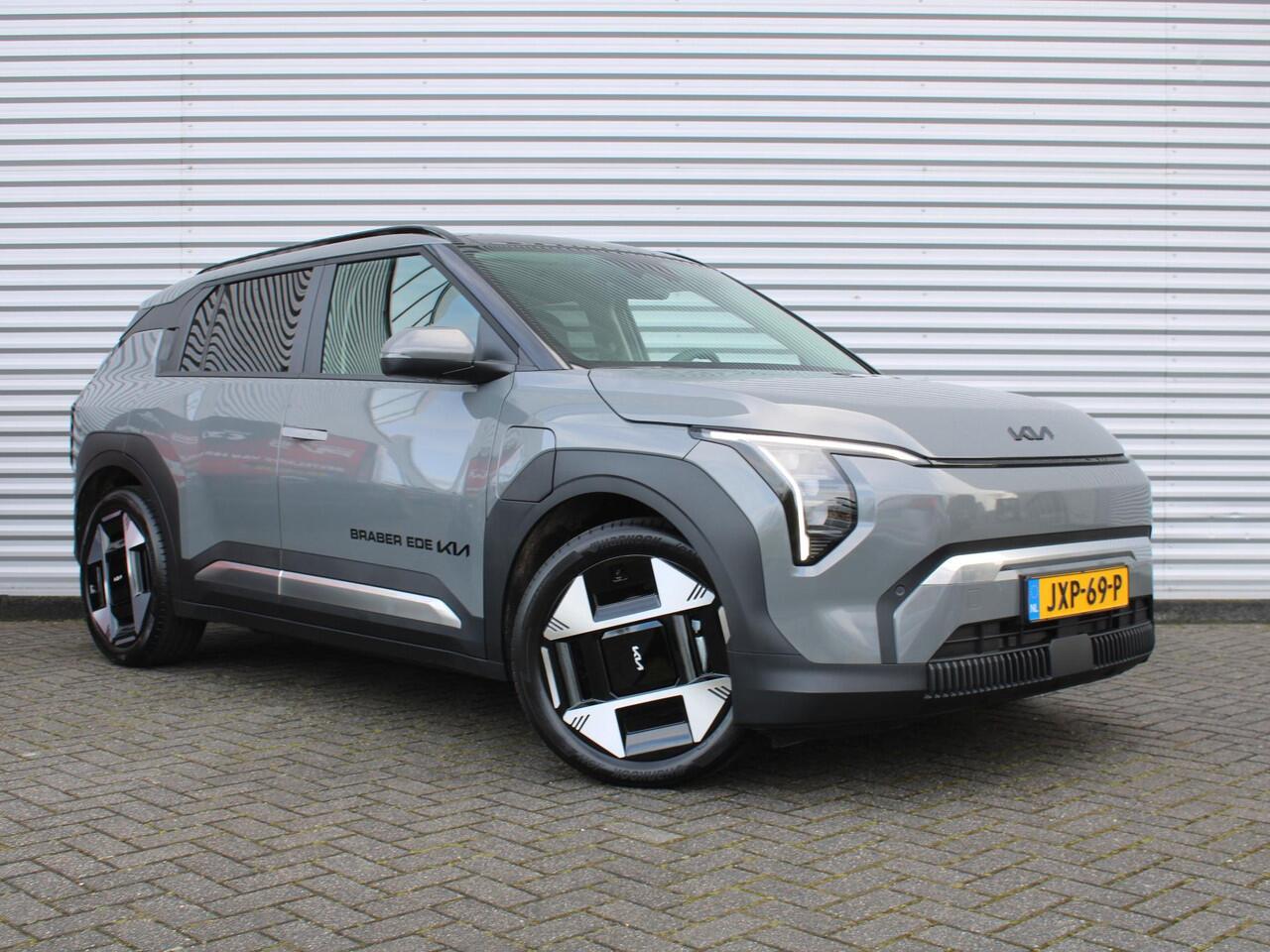 KIA EV3 Plus Advanced 81.4 kWh | Stuur/stoelverwarming | Schuifdak | Camera | Elek. stoelverstelling | 19" LM | Dodehoek detectie | Clima | LED |