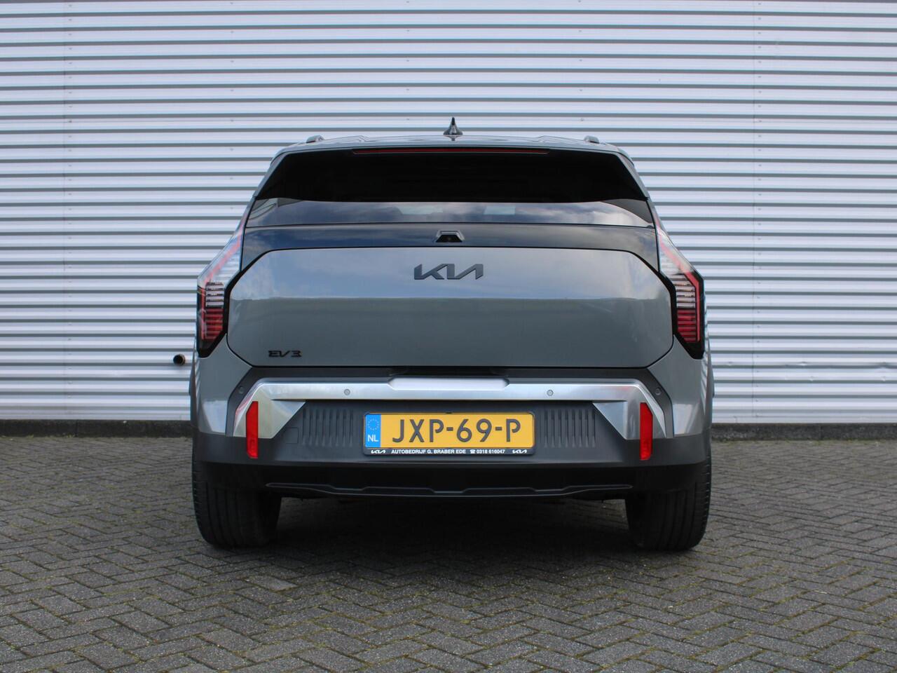 KIA EV3 Plus Advanced 81.4 kWh | Stuur/stoelverwarming | Schuifdak | Camera | Elek. stoelverstelling | 19" LM | Dodehoek detectie | Clima | LED |