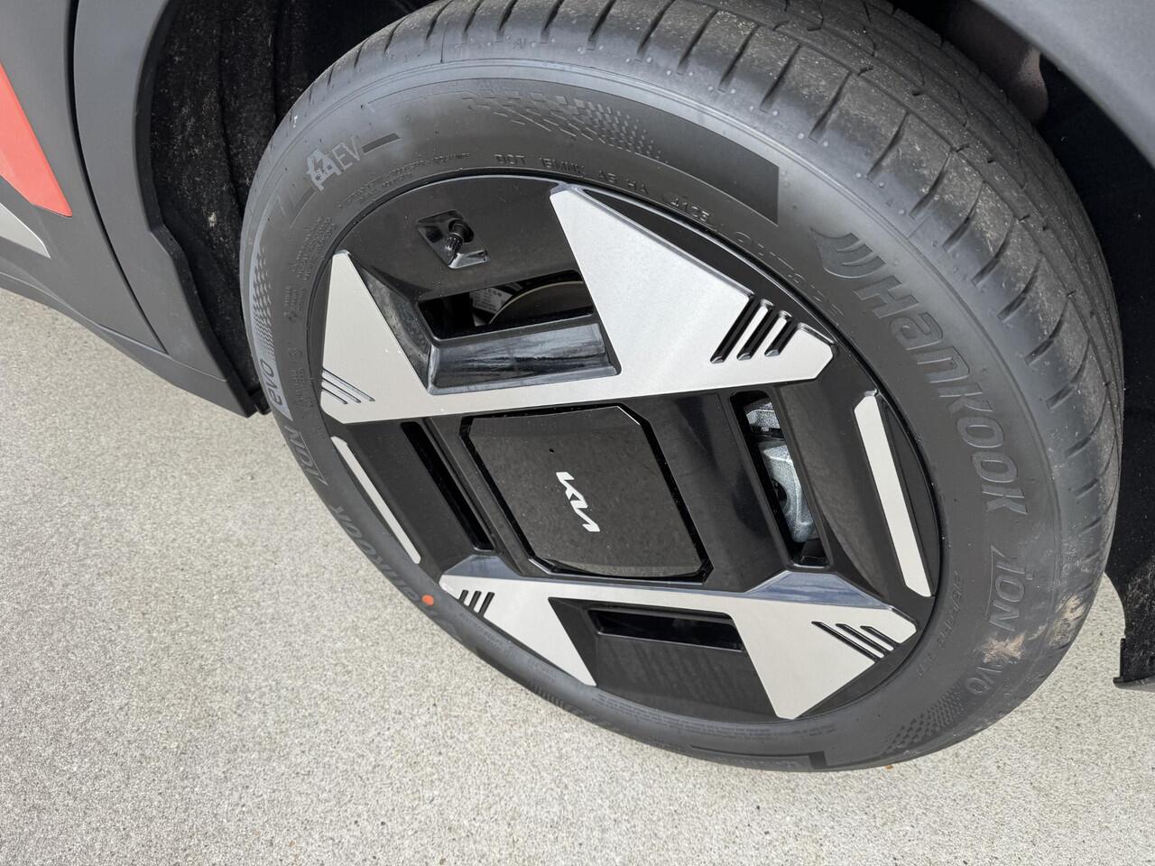 KIA EV3 Plus Advanced 81.4 kWh Demo-auto ! Kmstand kan iets varieeren ! | Informeer altijd even of de auto aanwezig is.