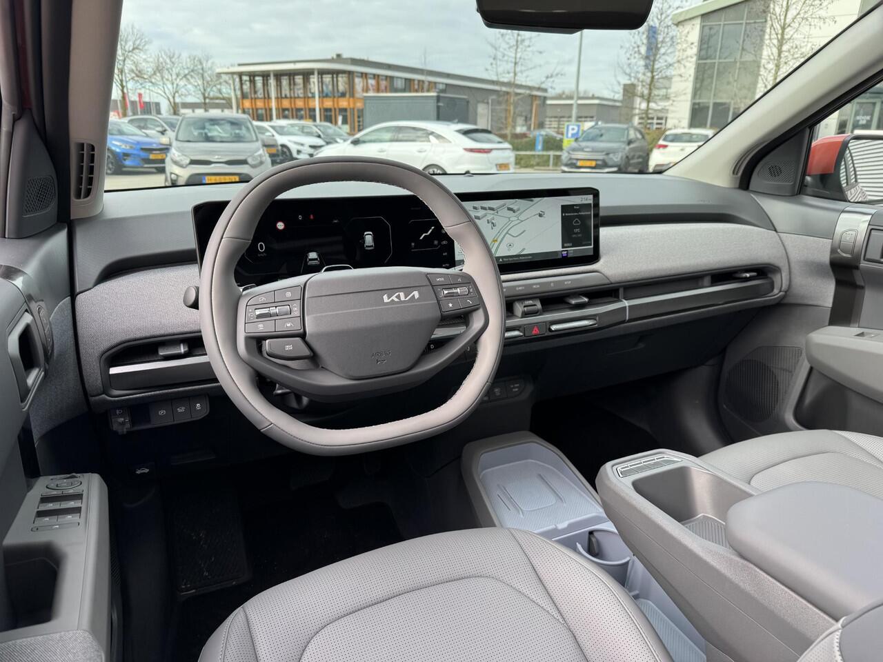 KIA EV3 Plus Advanced 81.4 kWh Demo-auto ! Kmstand kan iets varieeren ! | Informeer altijd even of de auto aanwezig is.