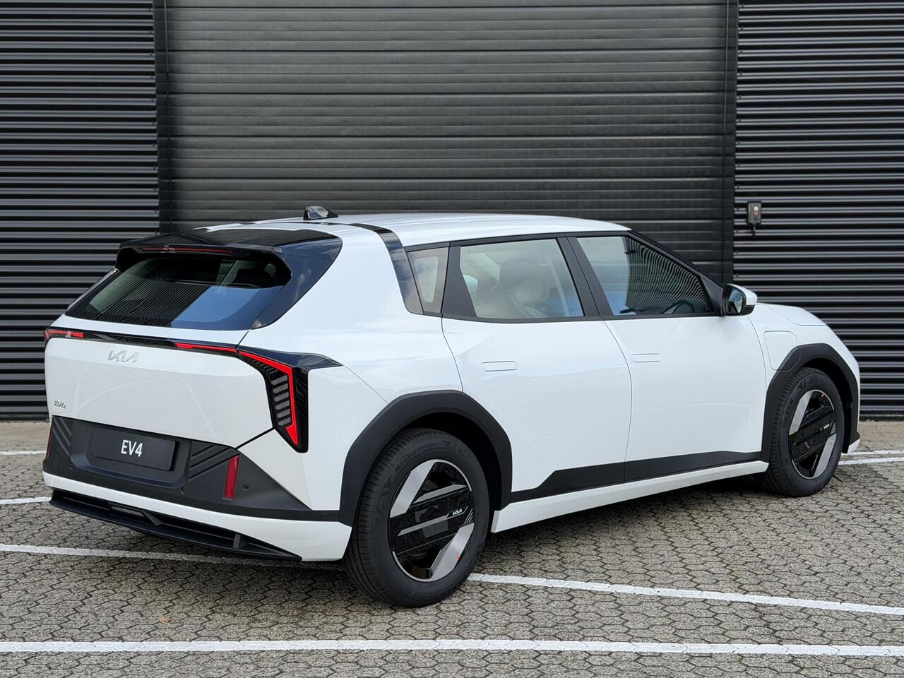 KIA EV4 Air 58.3 kWh | Snel leverbaar | Stoelverwarming | Camera | Navigatie | Parkeersensoren | Apple carplay