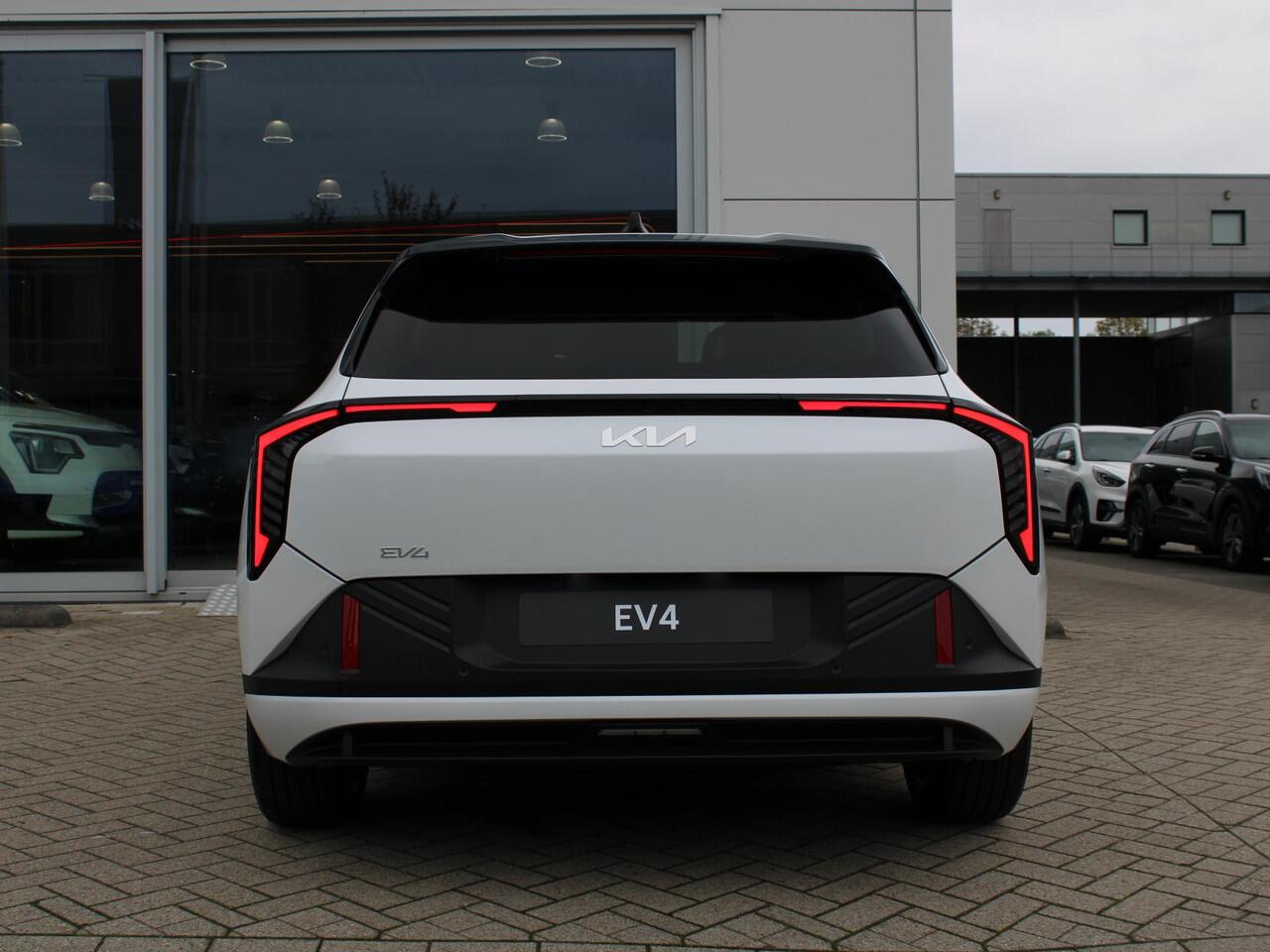 KIA EV4 Plus Advanced 81.4 kWh Direct leverbaar | Pano dak | Elektrische kofferbak | lage bijtelling!