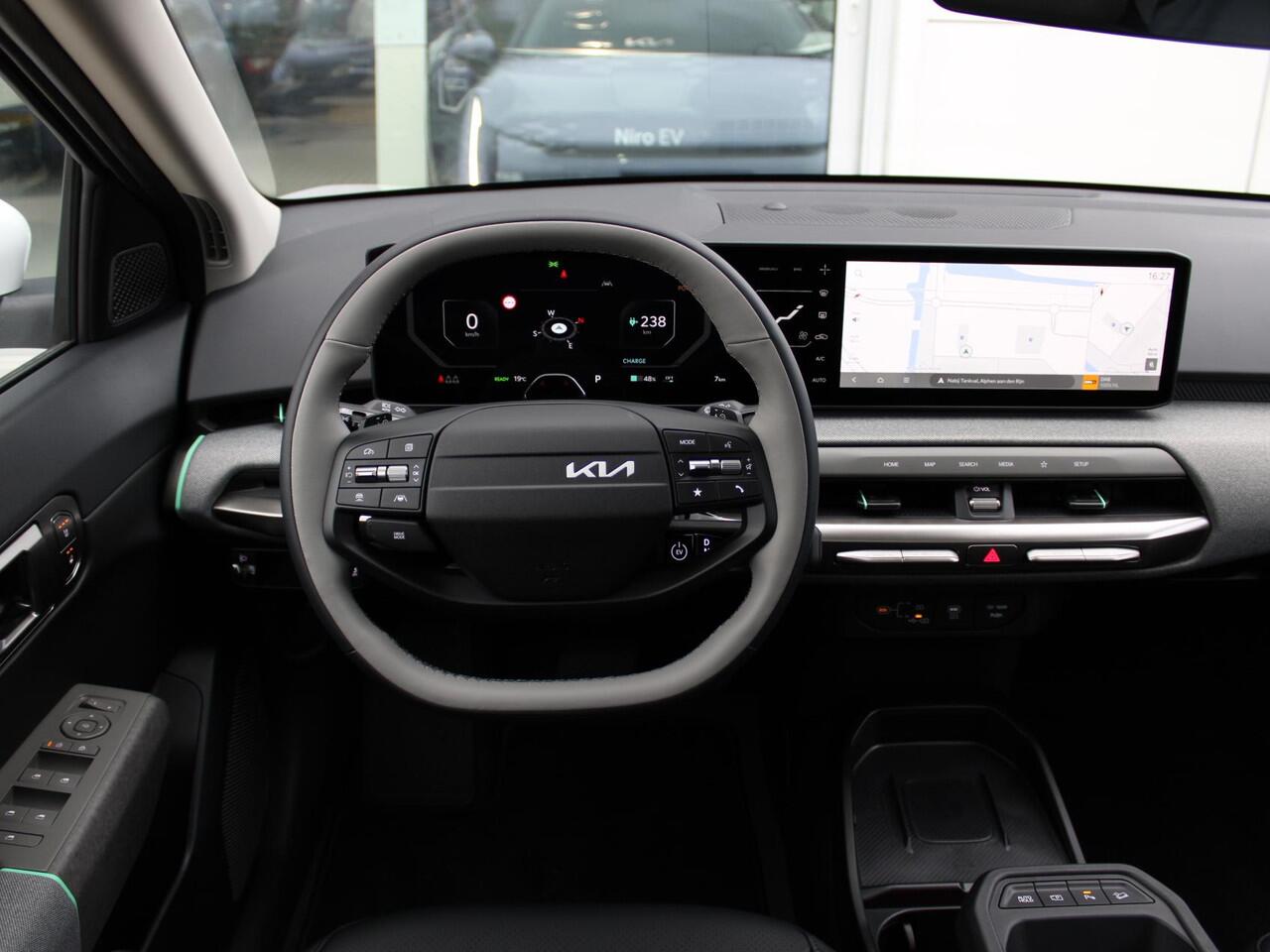 KIA EV4 Plus Advanced 81.4 kWh Direct leverbaar | Pano dak | Elektrische kofferbak | lage bijtelling!