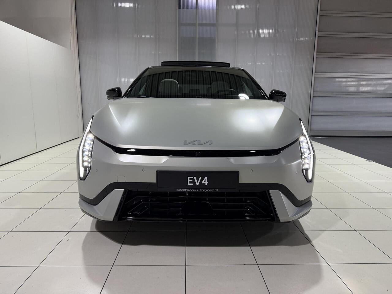 KIA EV4 GT-PlusLine 81.4 kWh ,Unieke kleur Matte Ivory Silver, Direct uit voorraad leverbaar.