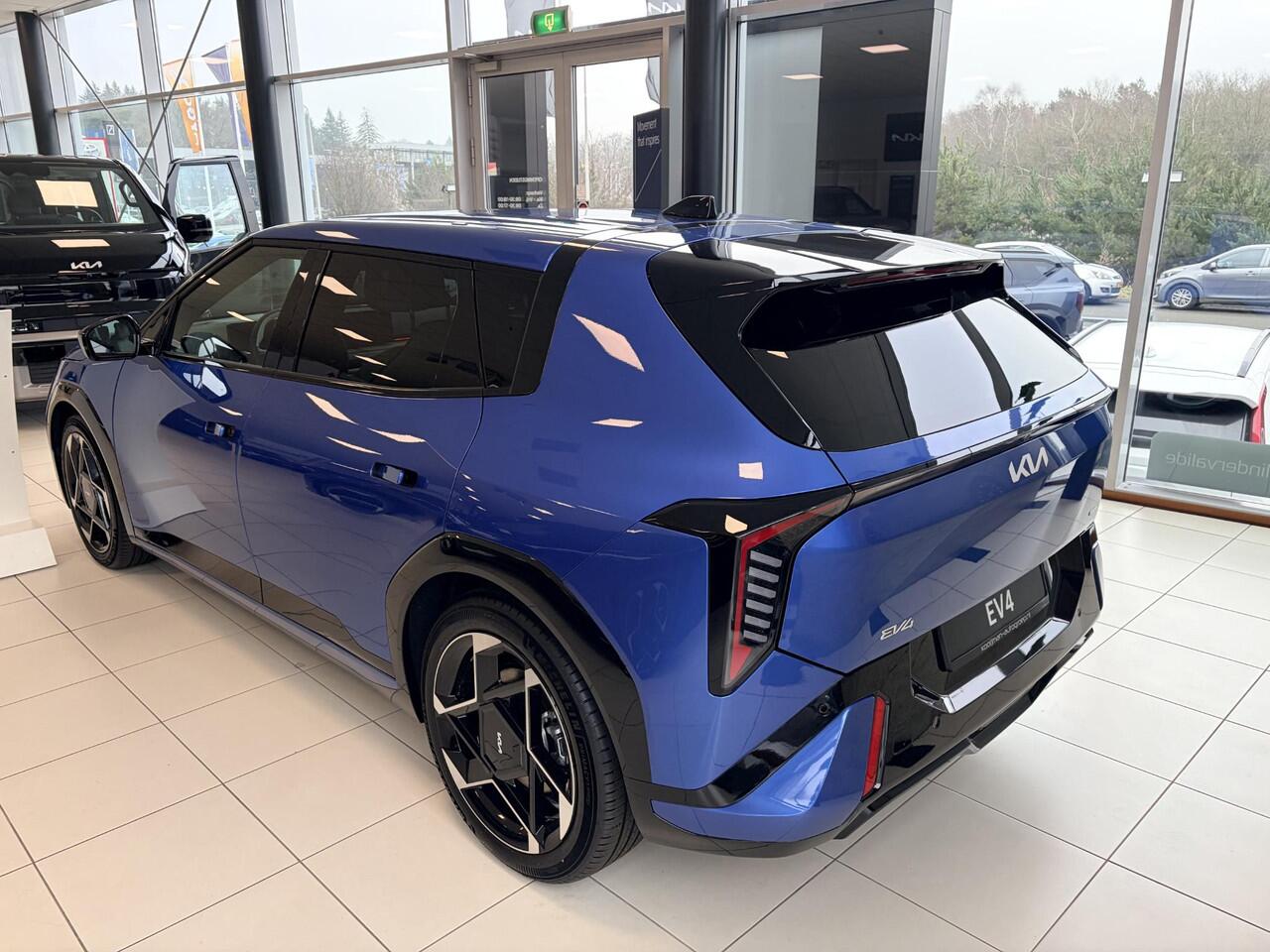 KIA EV4 GT-Line Business Edition 81.4 kWh Showroom model, direct leverbaar!