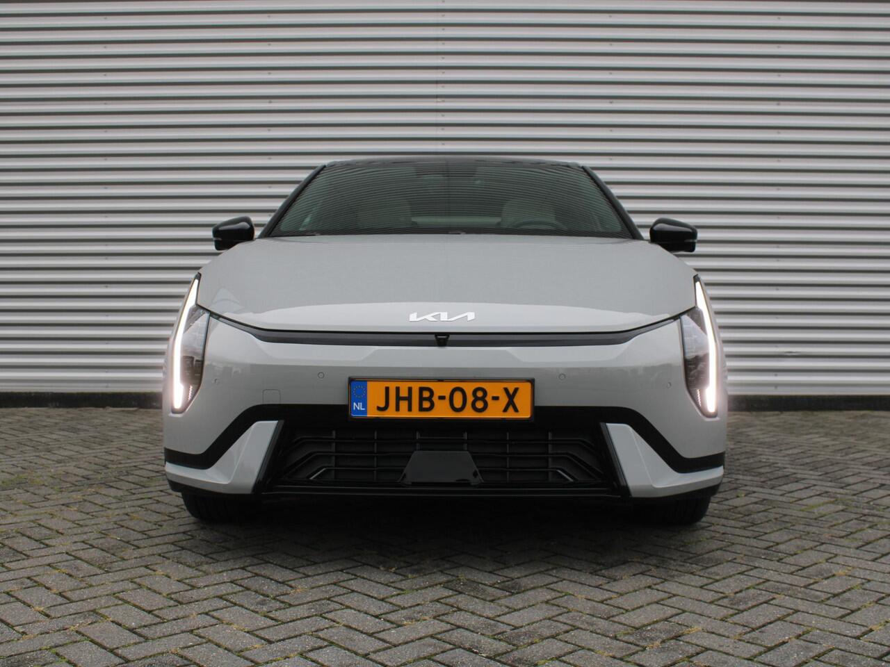 KIA EV4 GT-PlusLine 81.4 kWh | Schuifdak | Stuur-/stoelverwarming + ventilatie | Camera rondom | Elek. stoelverstelling | Leer | HUD | LED | 19" LM |