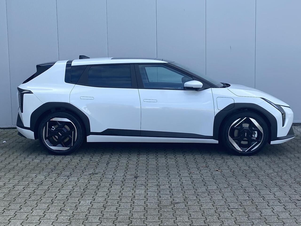 KIA EV4 Plus Advanced 81.4 kWh | Panoramaschuifdak | Verwarmbare achterbank | Harman Kardon | Privacy glass | Dodehoekassistentie |