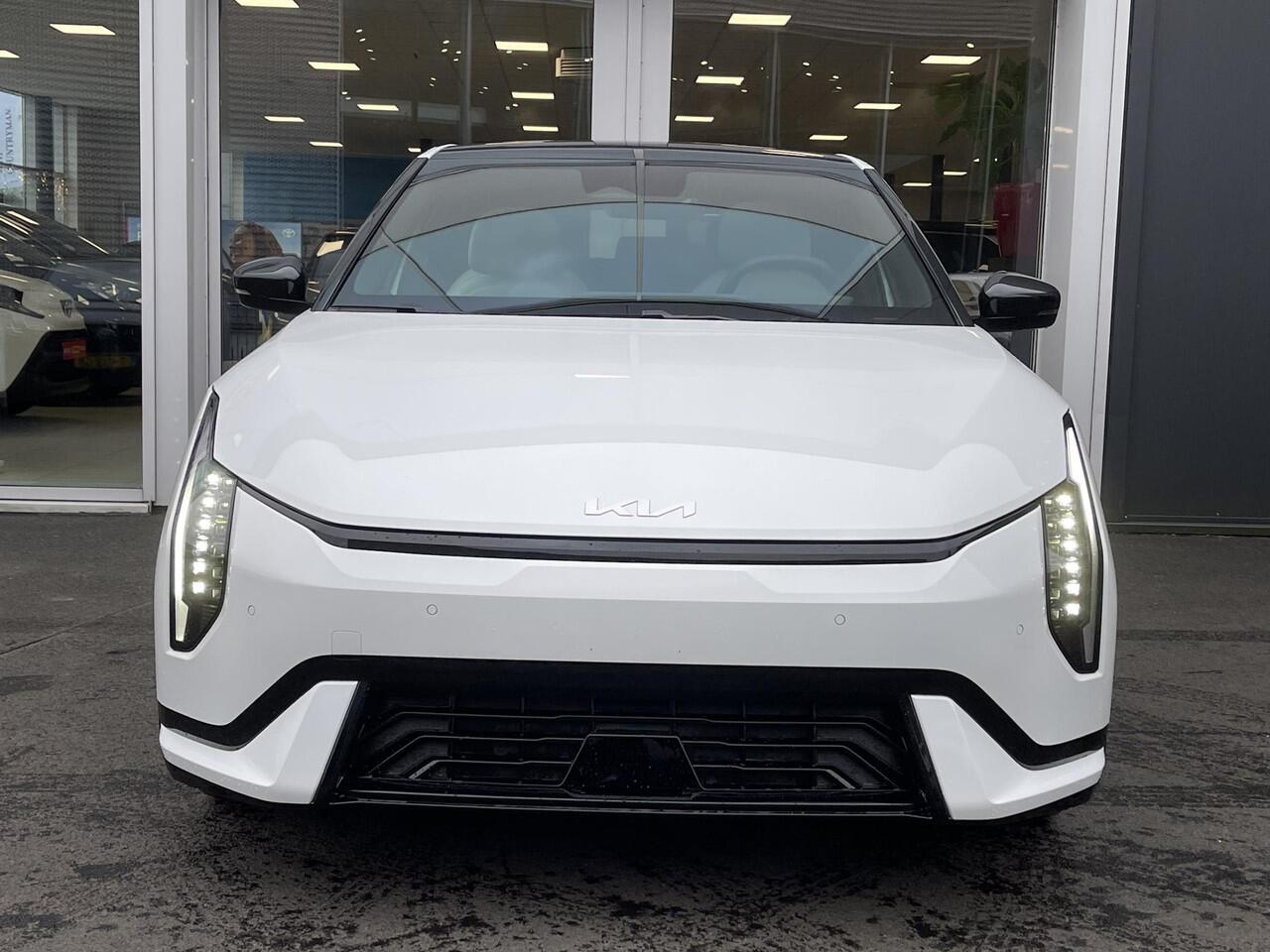 KIA EV4 GT-Line 81.4 kWh Nu Rijklaar voor ¤. 44.295,= inclusief lopende Kia acties! in de kleur Parelmoer Wit !