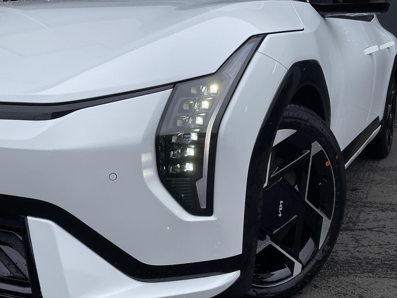 KIA EV4 GT-Line 81.4 kWh Nu Rijklaar voor ¤. 44.295,= inclusief lopende Kia acties! in de kleur Parelmoer Wit !