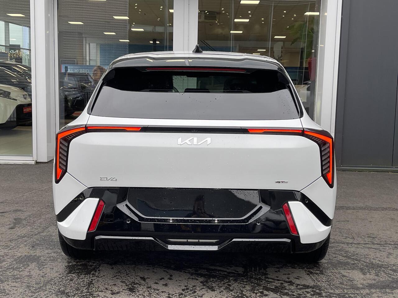 KIA EV4 GT-Line 81.4 kWh Nu Rijklaar voor ¤. 44.295,= inclusief lopende Kia acties! in de kleur Parelmoer Wit !