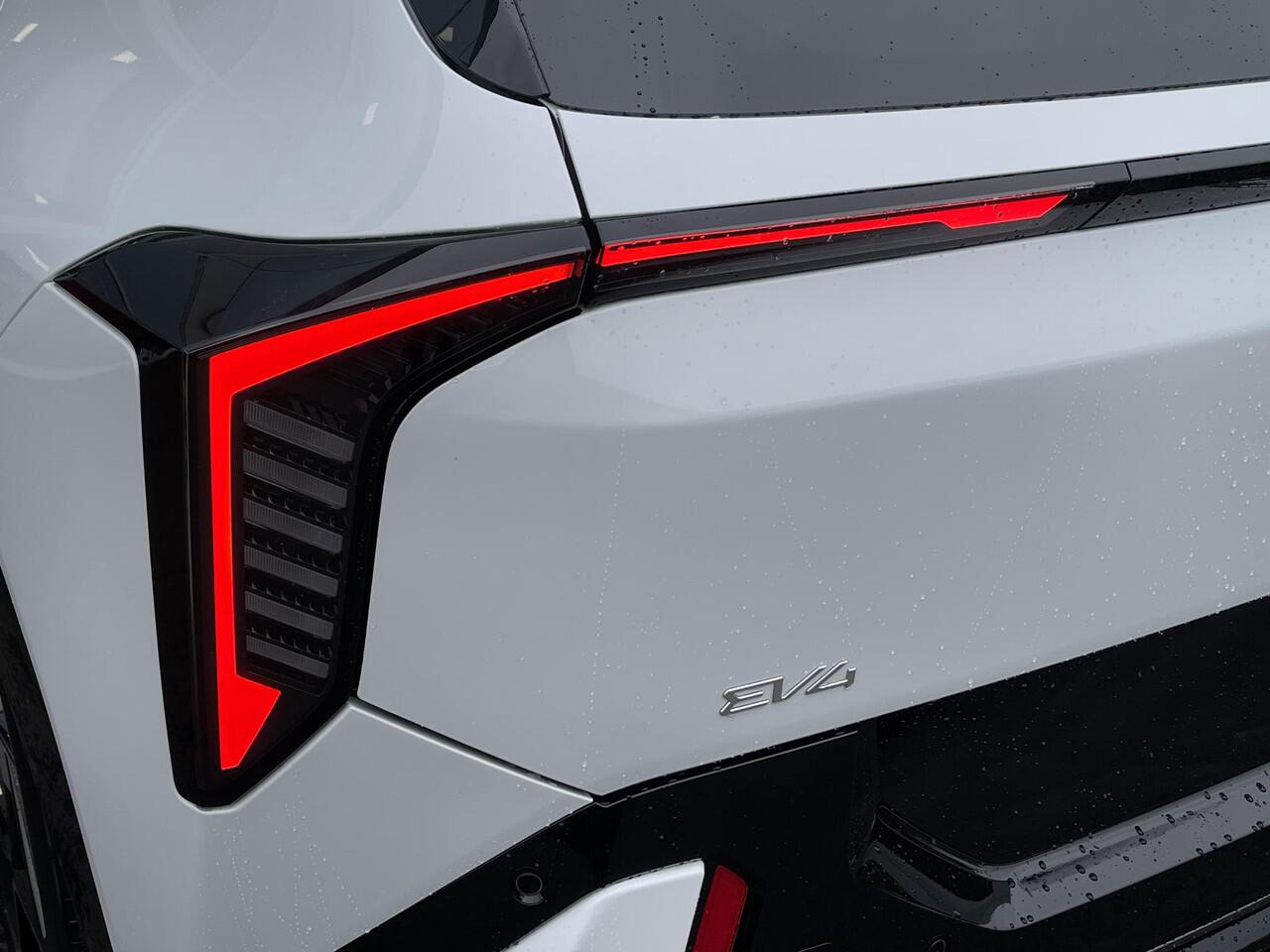 KIA EV4 GT-Line 81.4 kWh Nu Rijklaar voor ¤. 44.295,= inclusief lopende Kia acties! in de kleur Parelmoer Wit !