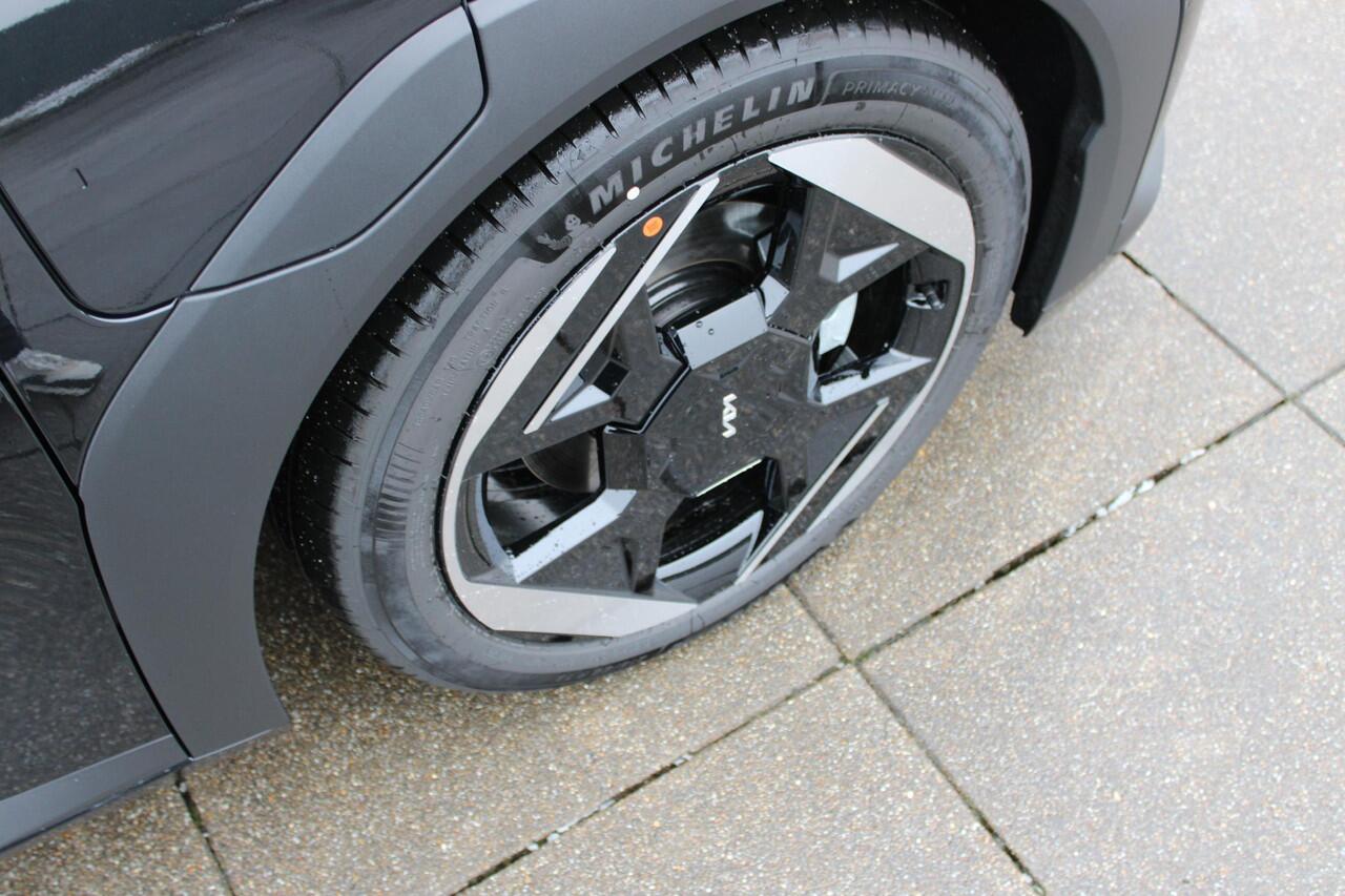 KIA EV4 Plus Advanced 58.3 kWh Navi / Camera / Panoramadak / Direct uit voorraad leverbaar