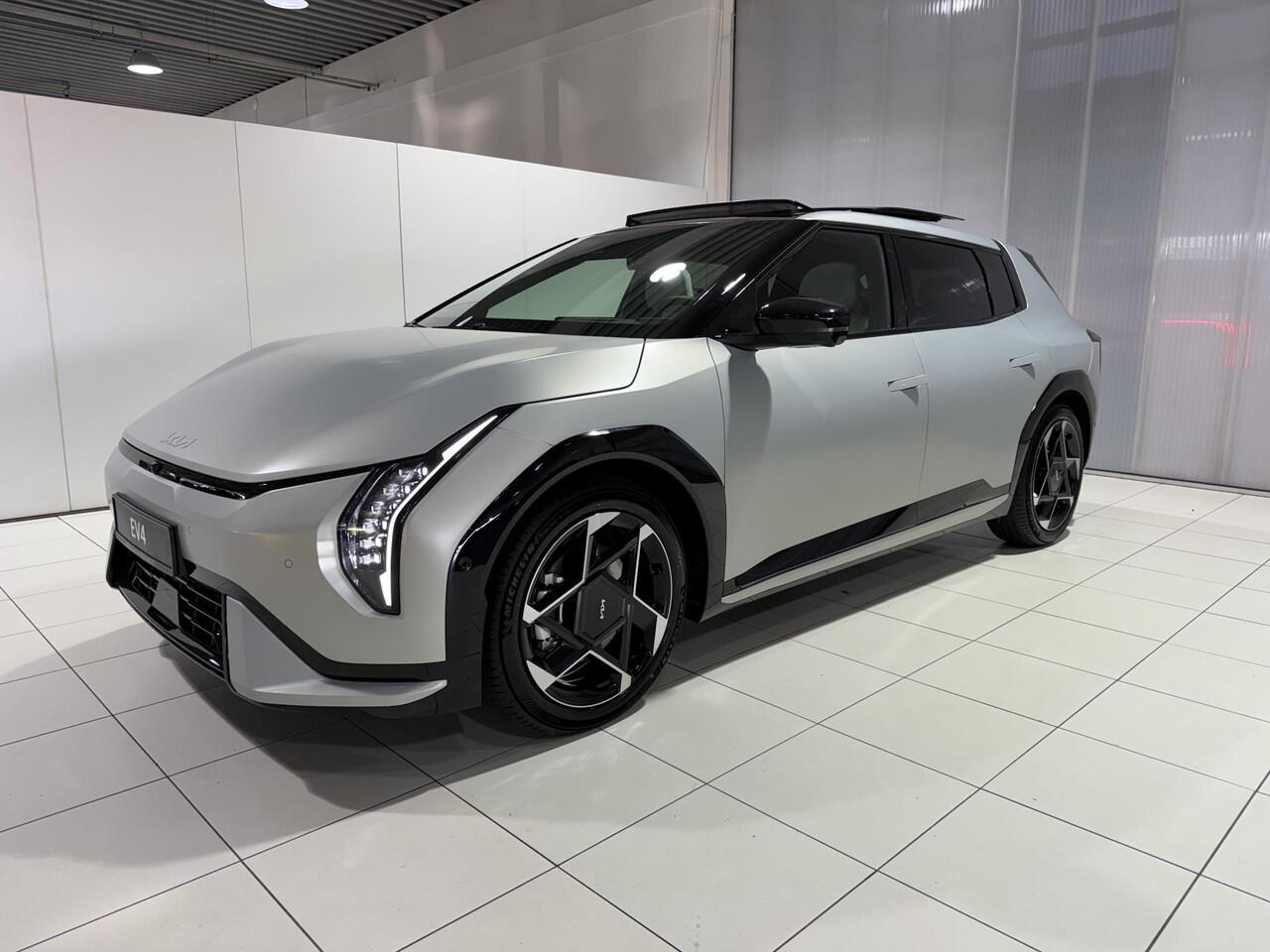 KIA EV4 GT-PlusLine 81.4 kWh ,Unieke kleur Matte Ivory Silver, Direct uit voorraad leverbaar.