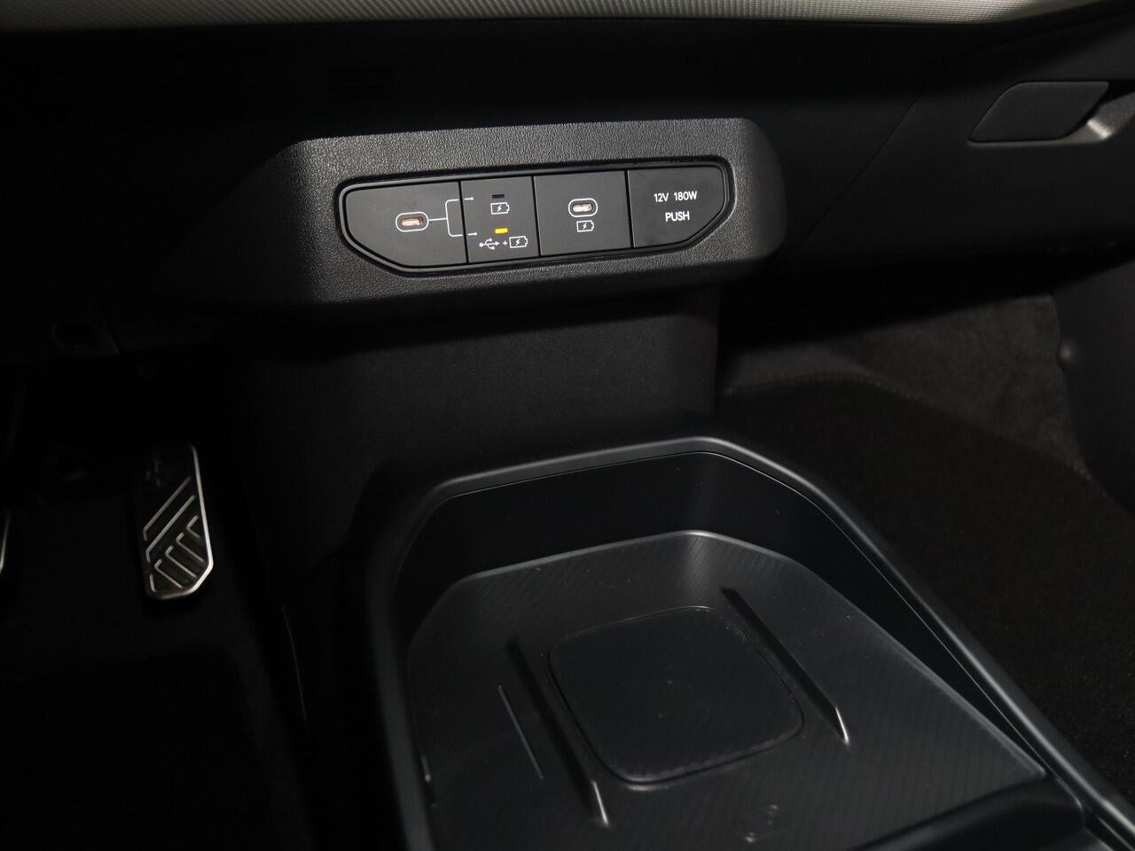 KIA EV4 GT-Line Business Edition 81.4 kWh | Adaptieve cruise control | Stoel- en stuurwielverwarming | Achteruitrijcamera | 19" LM velgen GT-Line | LED-koplampen |