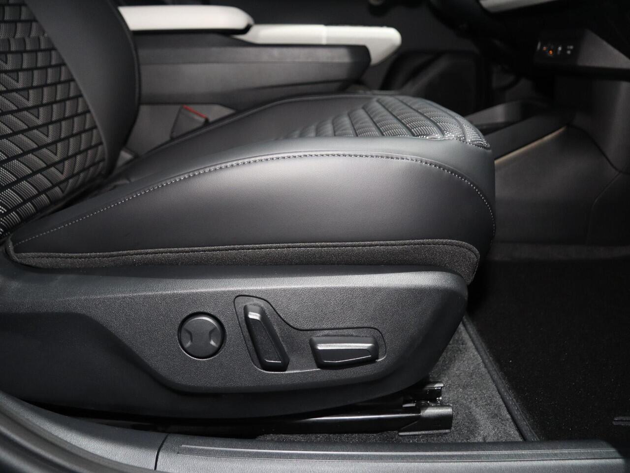 KIA EV4 GT-Line Business Edition 81.4 kWh | Adaptieve cruise control | Stoel- en stuurwielverwarming | Achteruitrijcamera | 19" LM velgen GT-Line | LED-koplampen |