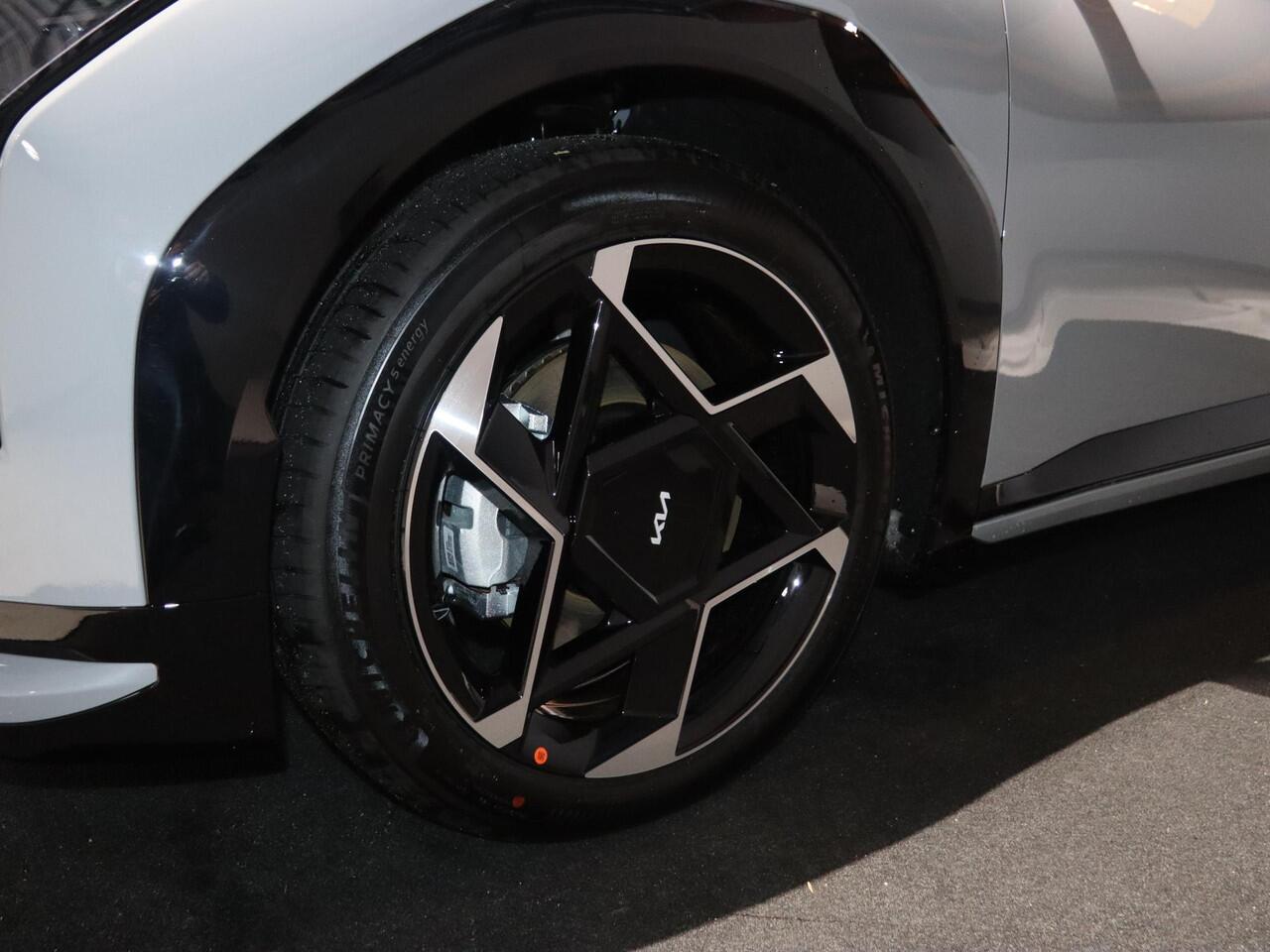 KIA EV4 GT-Line Business Edition 81.4 kWh | Adaptieve cruise control | Stoel- en stuurwielverwarming | Achteruitrijcamera | 19" LM velgen GT-Line | LED-koplampen |