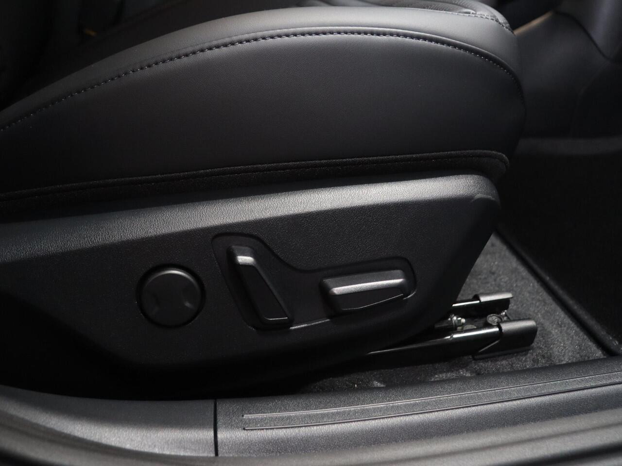 KIA EV4 GT-Line Business Edition 81.4 kWh | Adaptieve cruise control | Stoel- en stuurwielverwarming | Achteruitrijcamera | 19" LM velgen GT-Line | LED-koplampen |