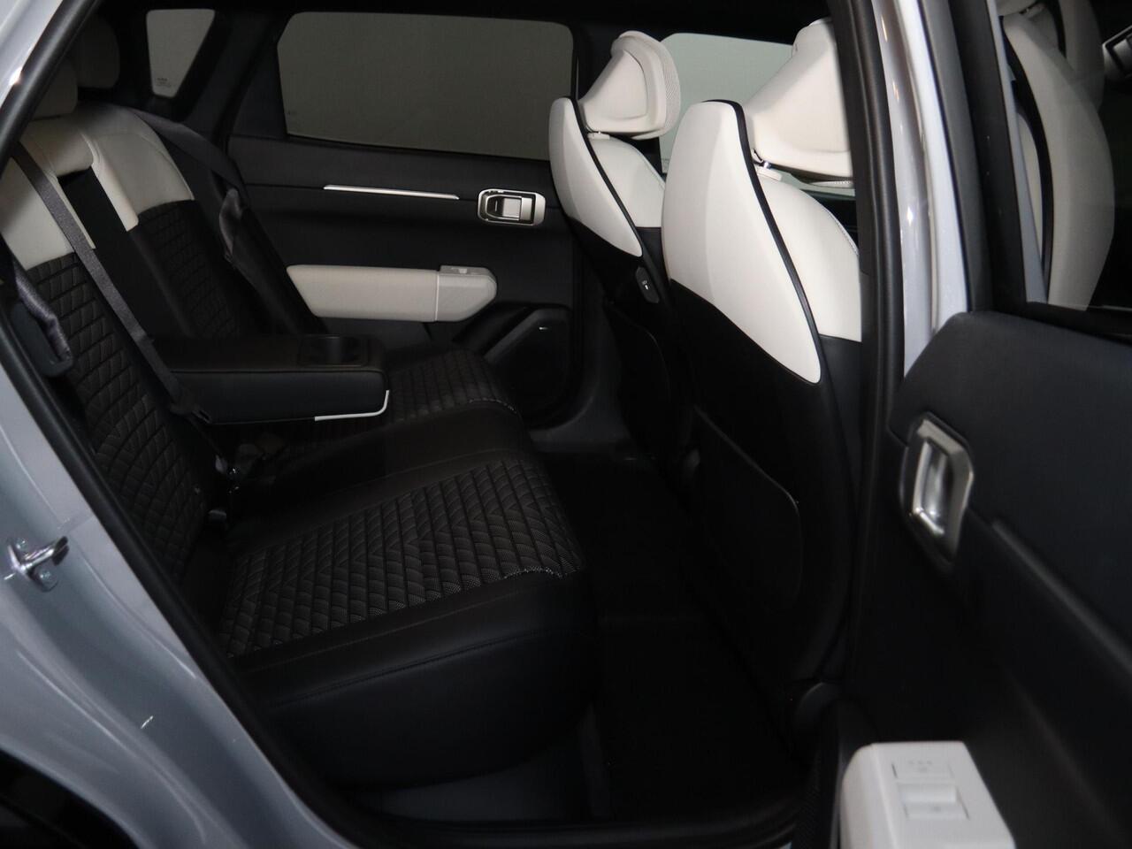 KIA EV4 GT-Line 81.4 kWh | Panoramaschuifdak | LED-Matrix | Harman Kardon | Elektrisch verstelbare voorstoelen | Verwarmbare achterbank