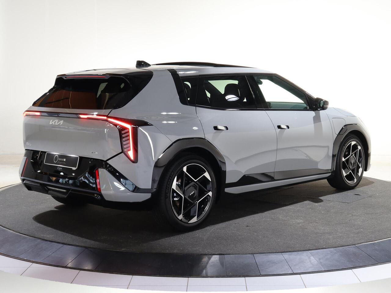 KIA EV4 GT-Line 81.4 kWh | Panoramaschuifdak | LED-Matrix | Harman Kardon | Elektrisch verstelbare voorstoelen | Verwarmbare achterbank