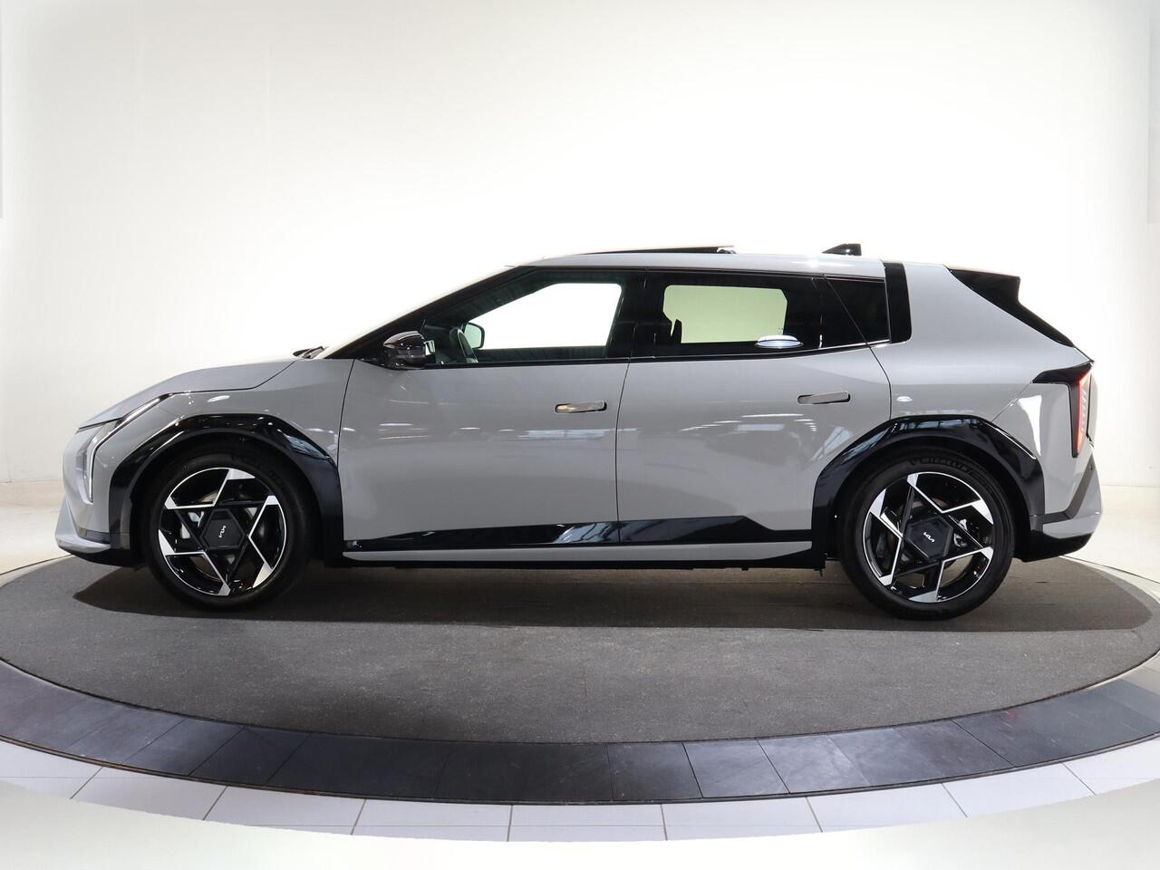 KIA EV4 GT-Line 81.4 kWh | Panoramaschuifdak | LED-Matrix | Harman Kardon | Elektrisch verstelbare voorstoelen | Verwarmbare achterbank