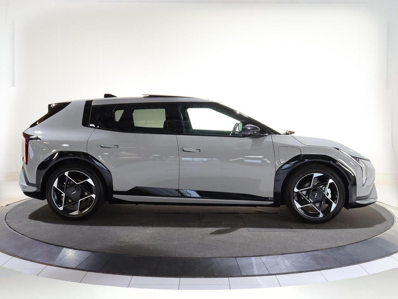 KIA EV4 GT-Line 81.4 kWh | Panoramaschuifdak | LED-Matrix | Harman Kardon | Elektrisch verstelbare voorstoelen | Verwarmbare achterbank