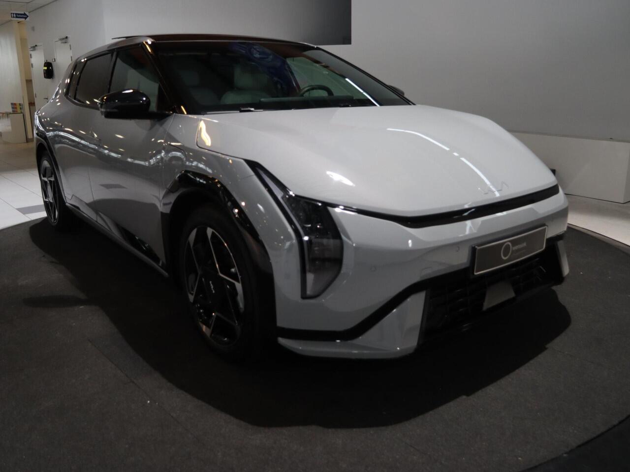 KIA EV4 GT-Line 81.4 kWh | Panoramaschuifdak | LED-Matrix | Harman Kardon | Elektrisch verstelbare voorstoelen | Verwarmbare achterbank