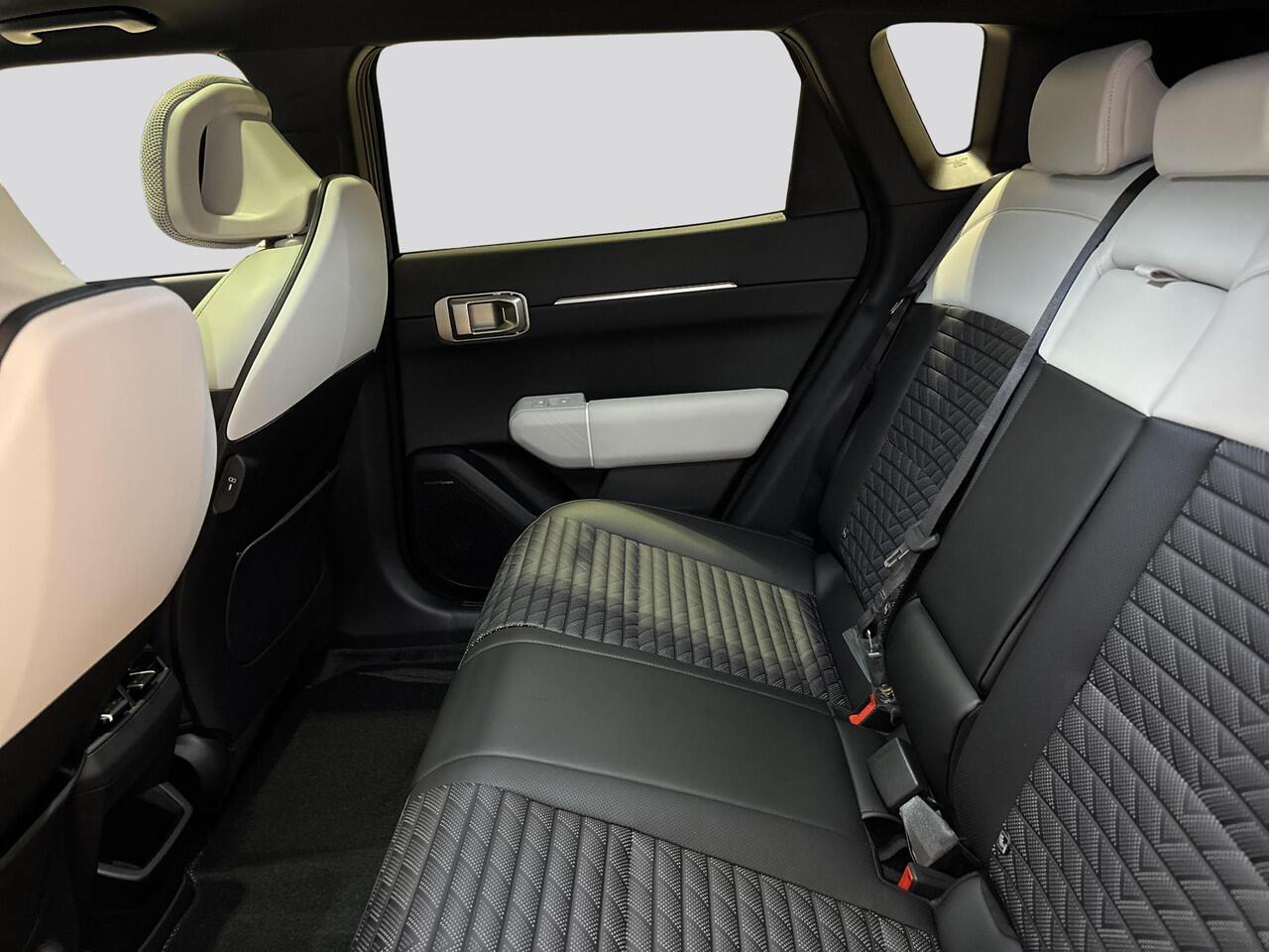 KIA EV4 GT-Line 81.4 kWh | Panoramaschuifdak | LED-Matrix | Harman Kardon | Elektrisch verstelbare voorstoelen | Verwarmbare achterbank