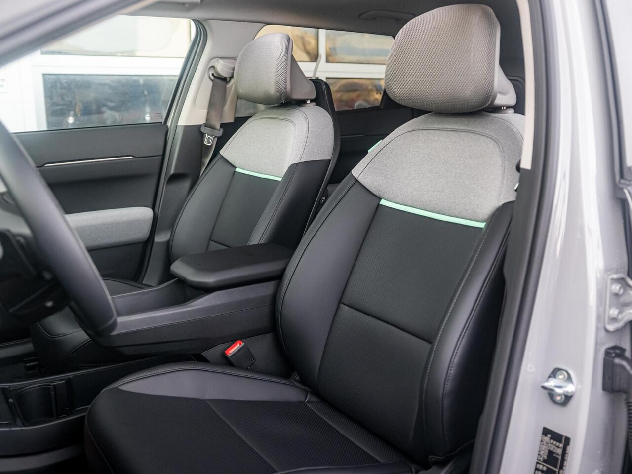 KIA EV4 Plus Advanced 58.3 kWh | Direct beschikbaar ! | Leder | Pano dak| 19" velgen |