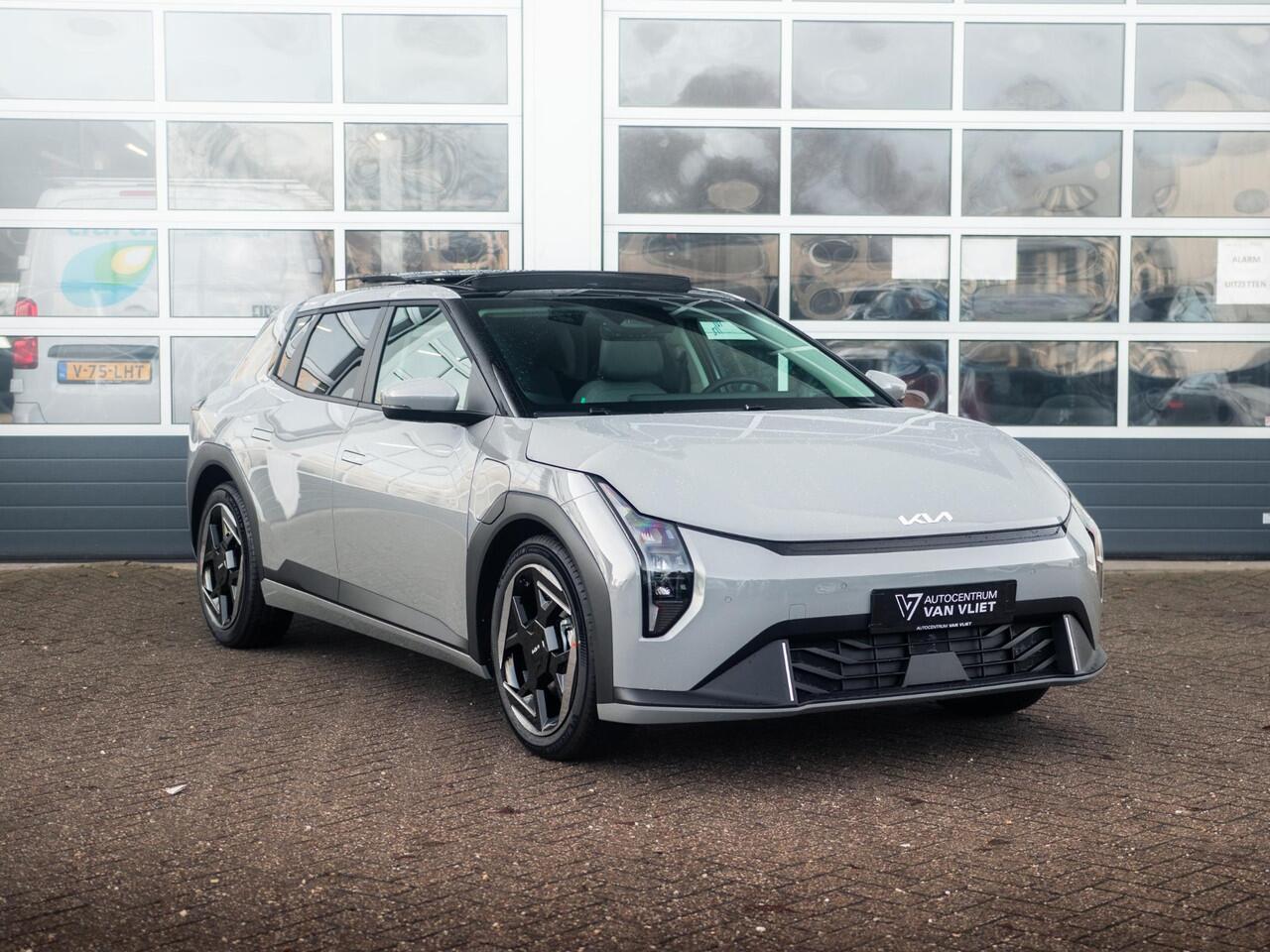 KIA EV4 Plus Advanced 58.3 kWh | Direct beschikbaar ! | Leder | Pano dak| 19" velgen |