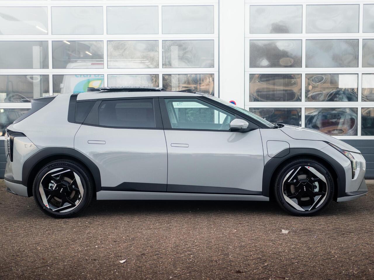 KIA EV4 Plus Advanced 58.3 kWh | Direct beschikbaar ! | Leder | Pano dak| 19" velgen |