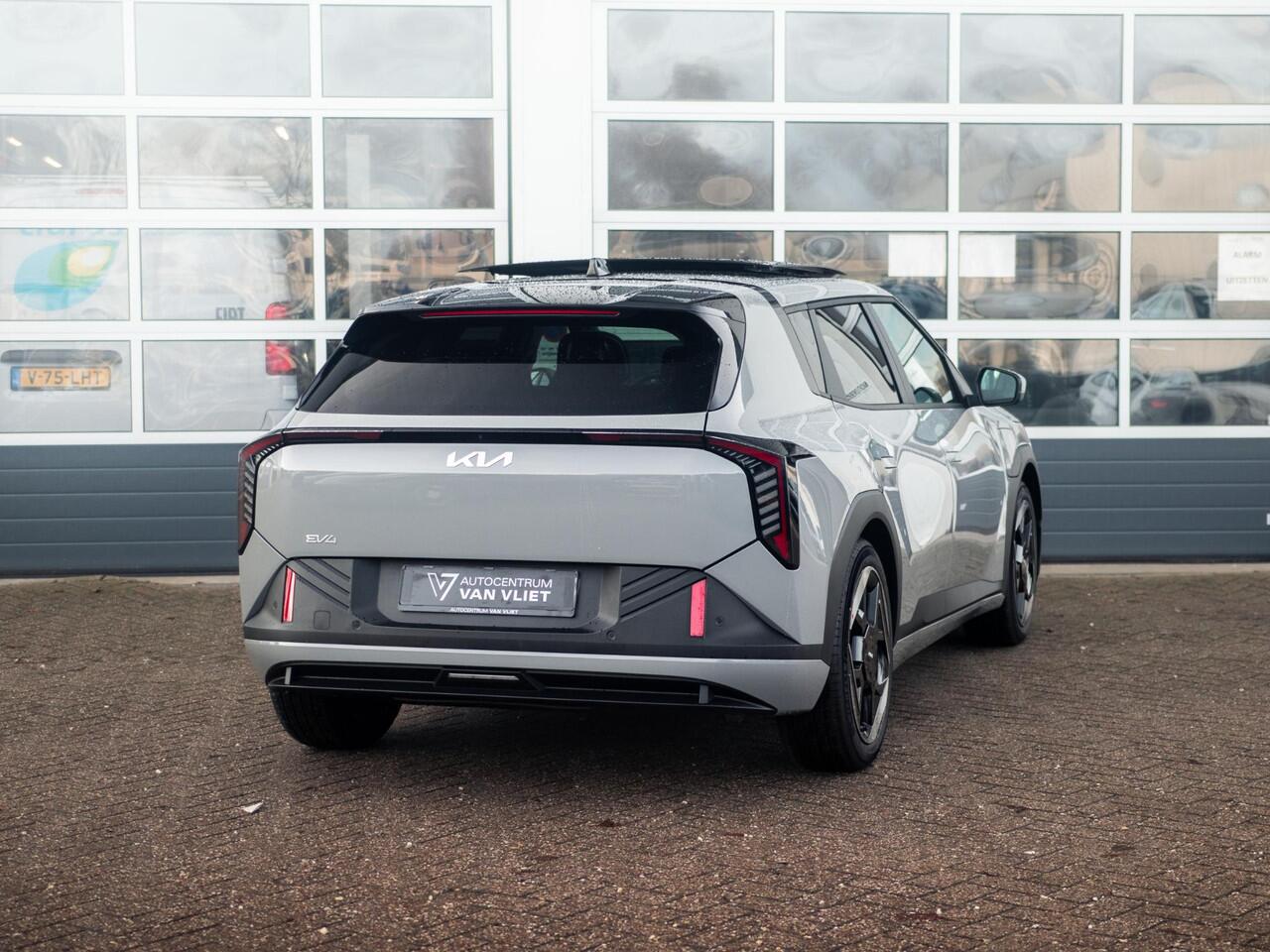 KIA EV4 Plus Advanced 58.3 kWh | Direct beschikbaar ! | Leder | Pano dak| 19" velgen |