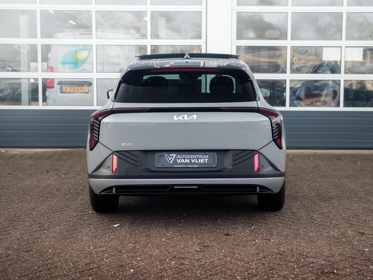 KIA EV4 Plus Advanced 58.3 kWh | Direct beschikbaar ! | Leder | Pano dak| 19" velgen |