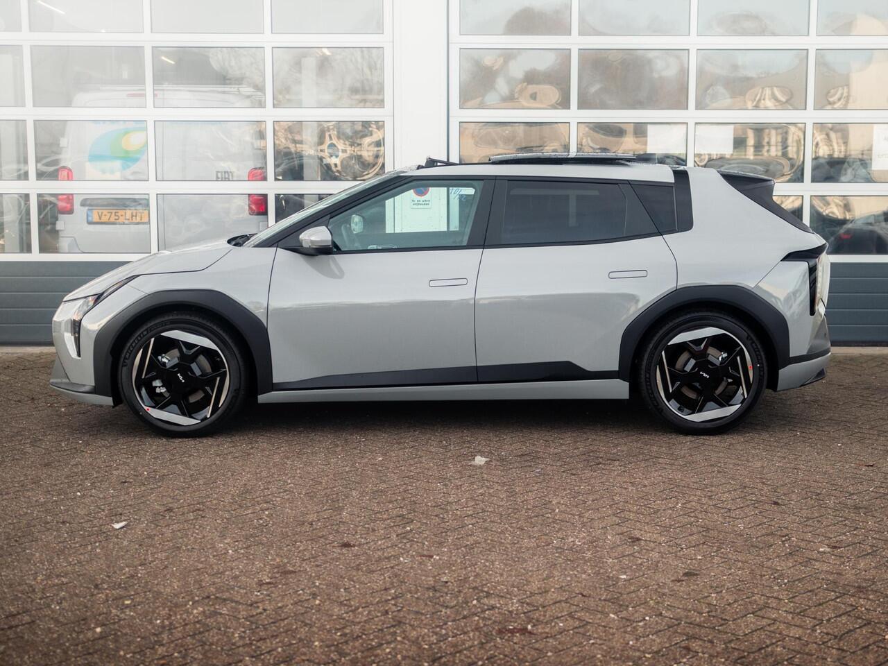 KIA EV4 Plus Advanced 58.3 kWh | Direct beschikbaar ! | Leder | Pano dak| 19" velgen |