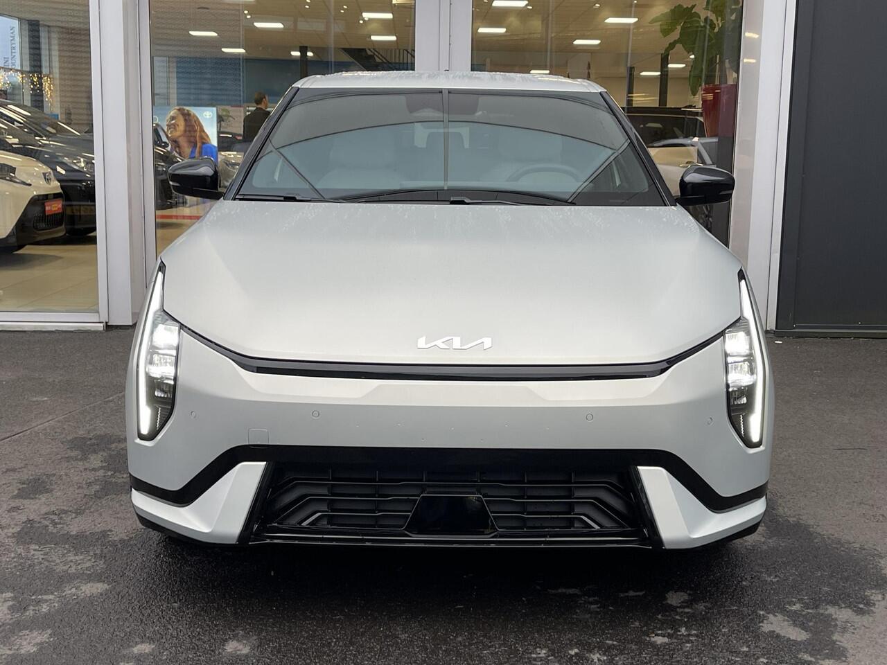 KIA EV4 GT-Line Business Edition 81.4 kWh Direct uit voorraad Leverbaar in de kleur MATTE Ivory Silver